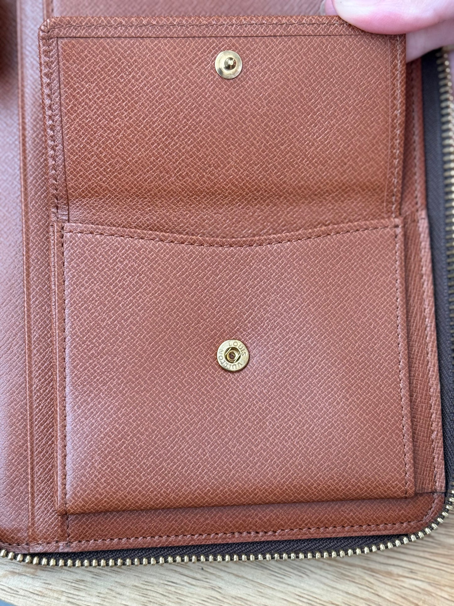 LV Travel Organizer