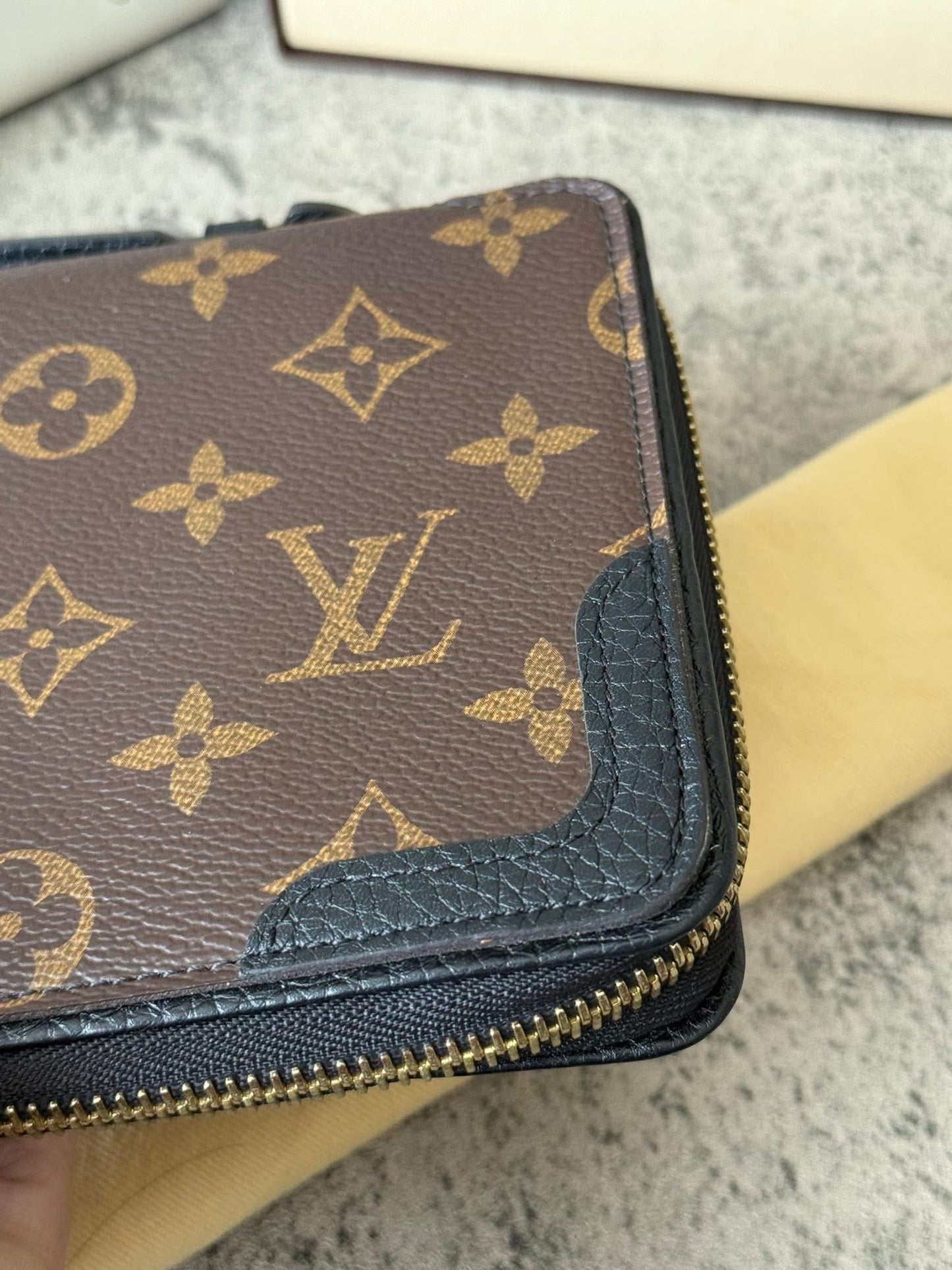 LV Daily Organizer Noir
