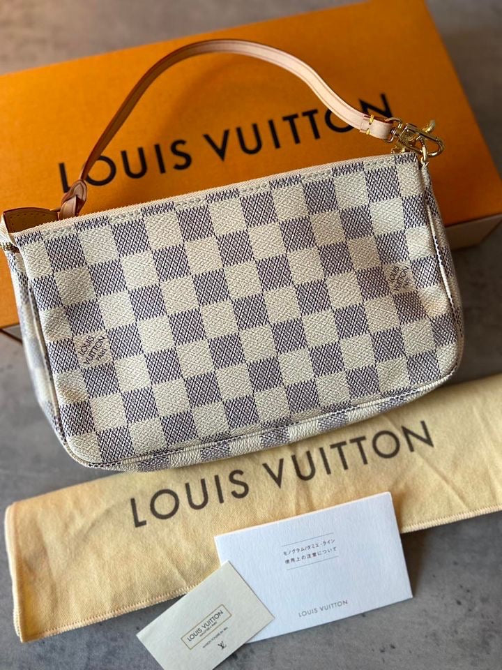 LV Pochette Accesoires Azur