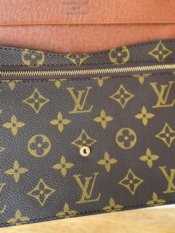 LV Rabat 23 Clutch