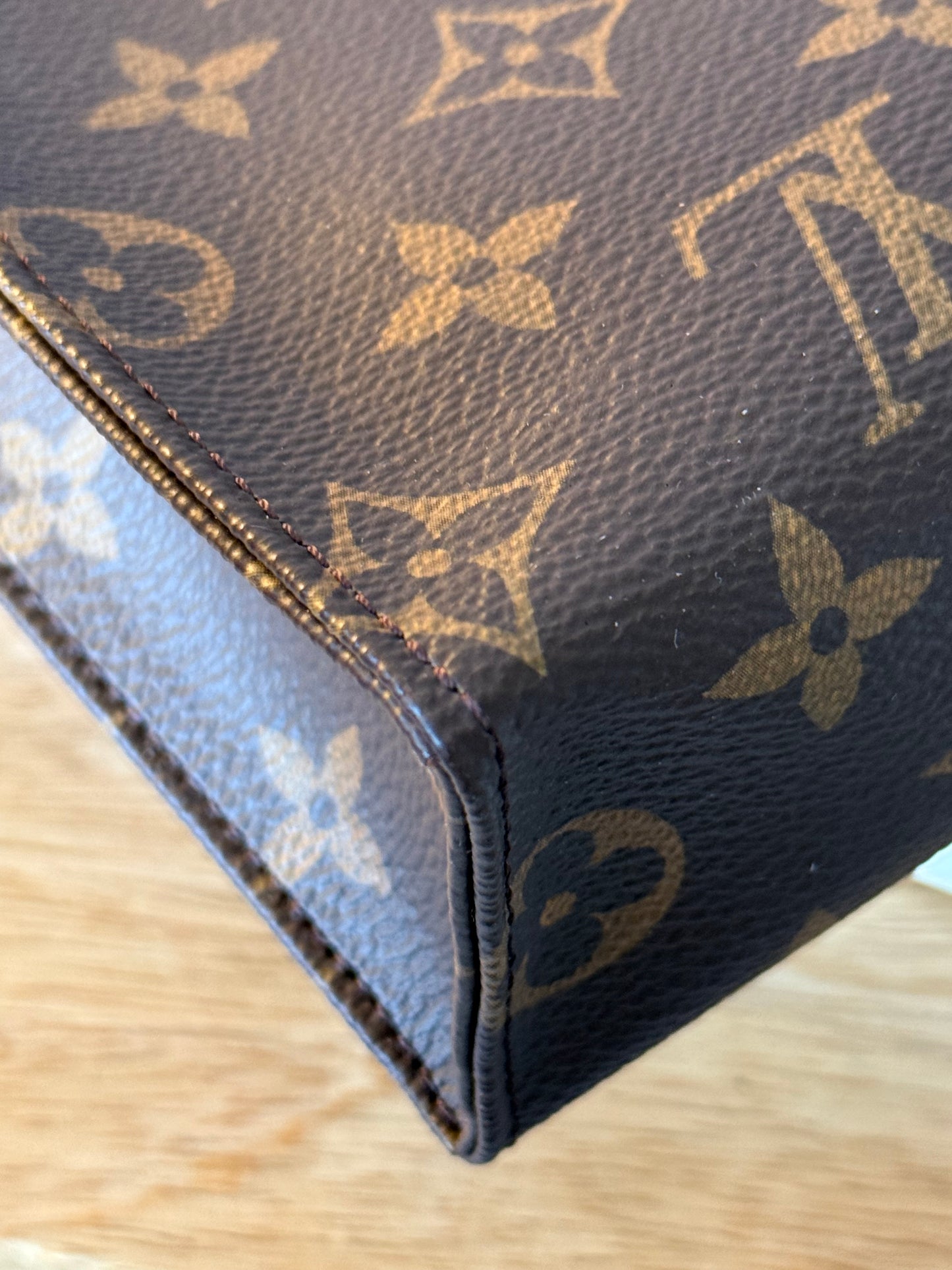 LV Toiletry 26