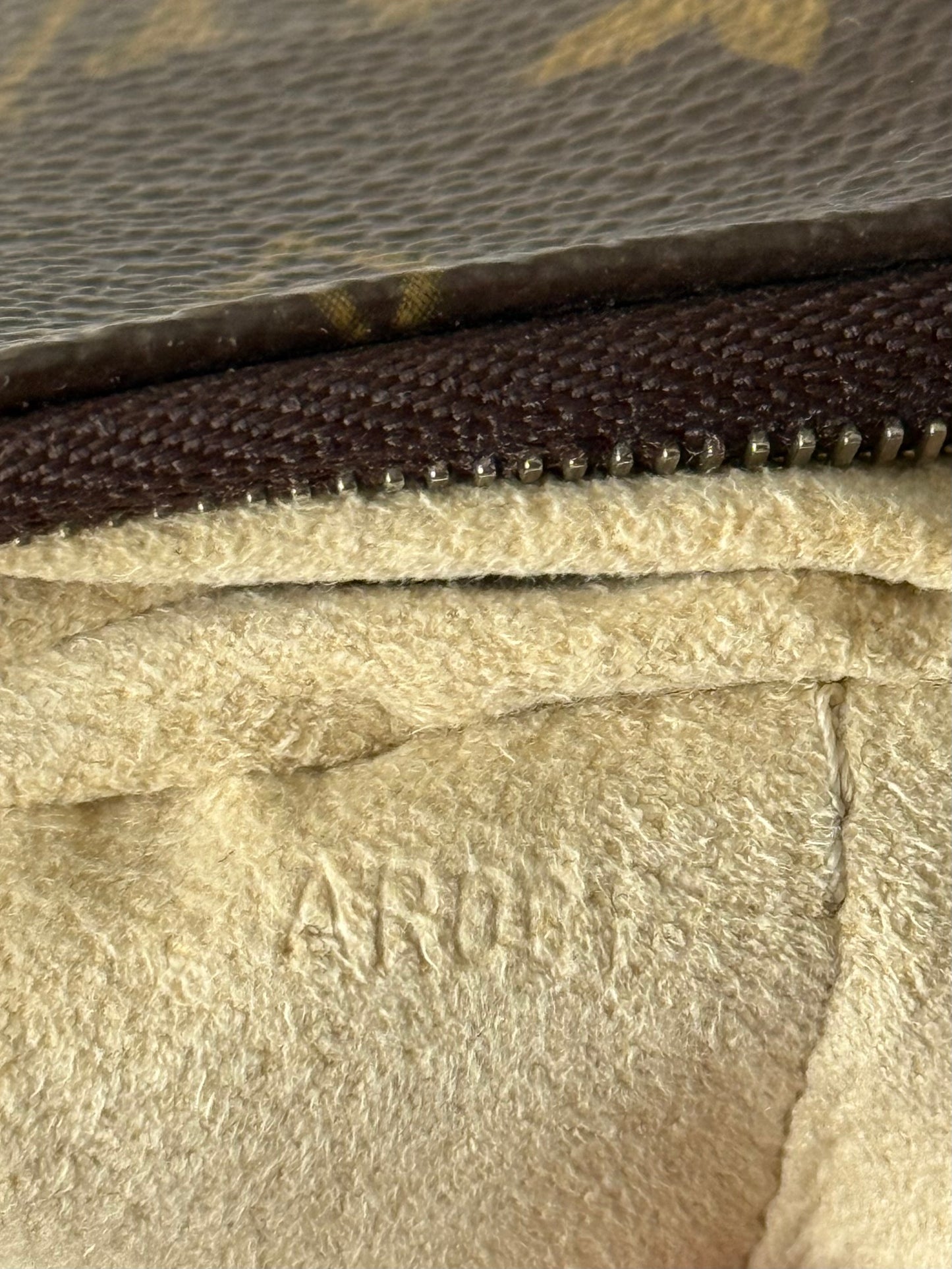 LV Tikal Pochette