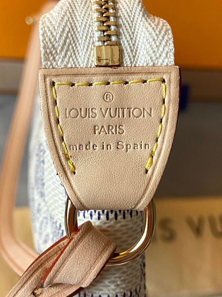 LV Pochette Accesoires Azur