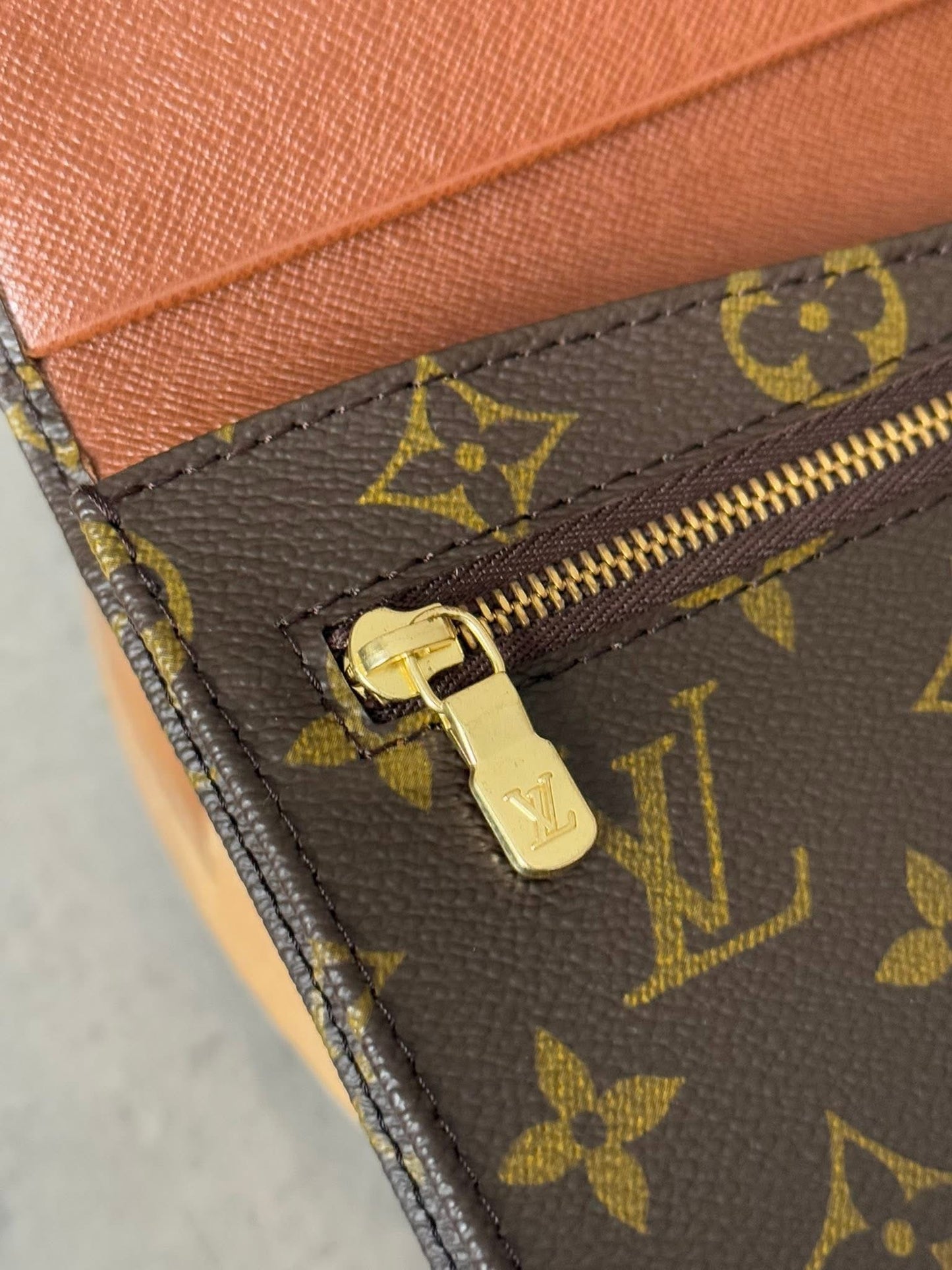 LV Rabat 23 Clutch