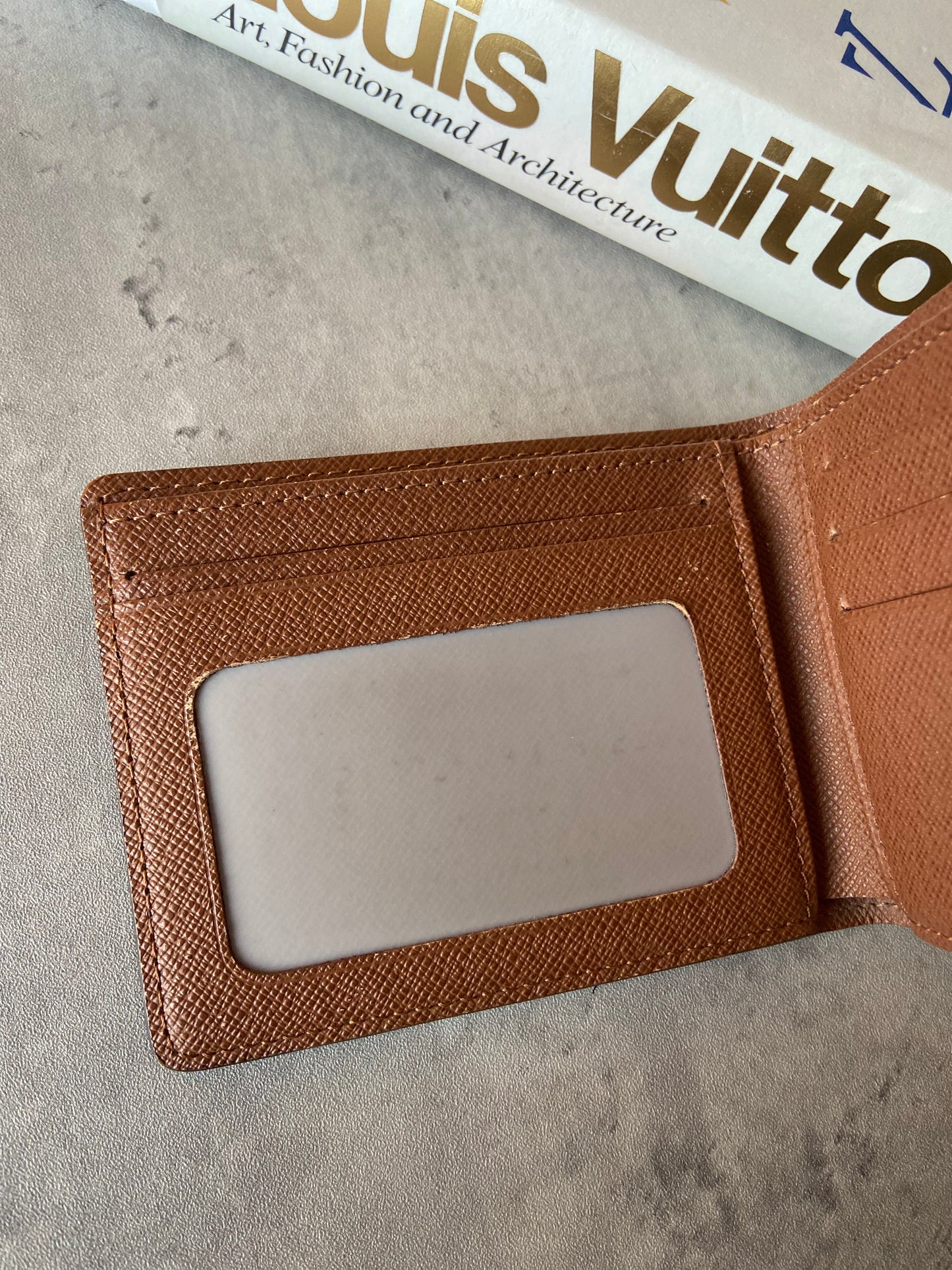 LV MEN’S WALLET MONOGRAM