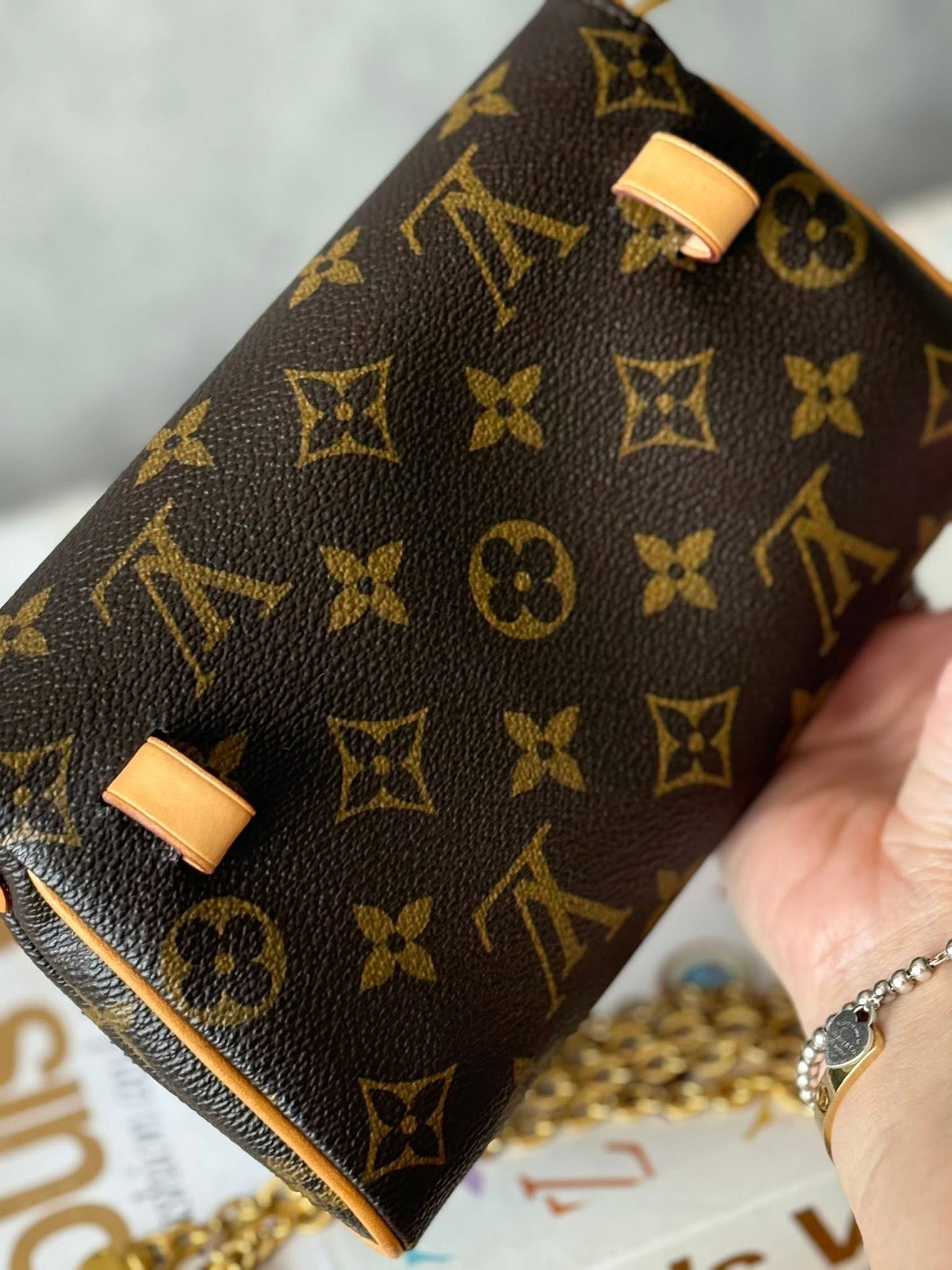LV Friendly Pochette