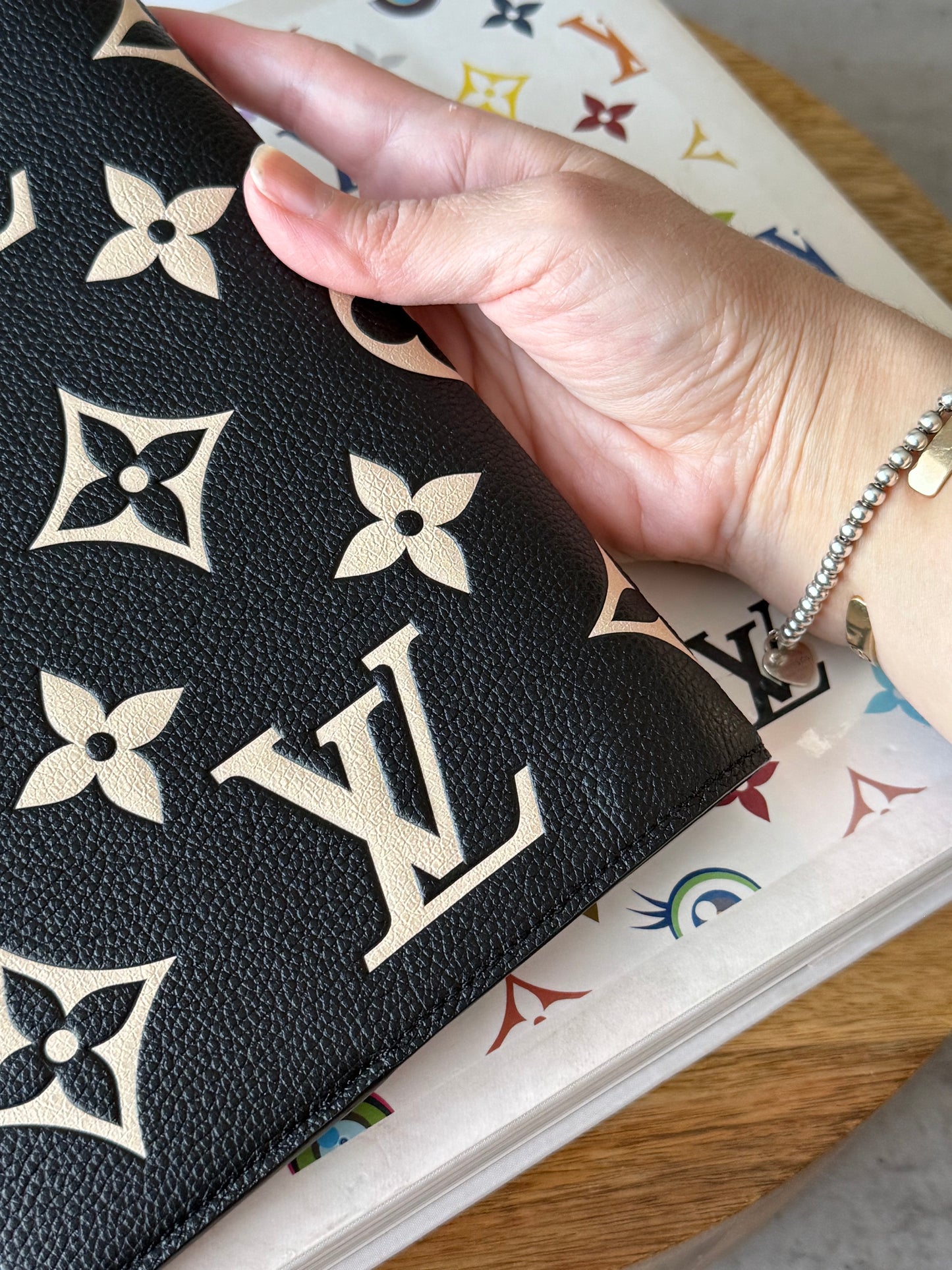 LV Giant Bicolor Cover