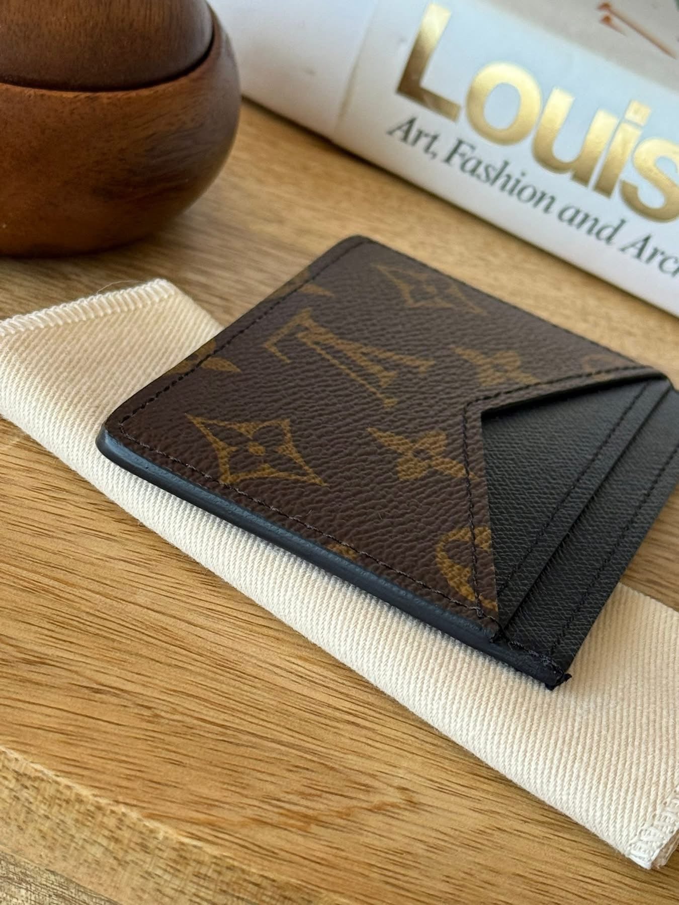 LV Neo Porte Cartes Macassar