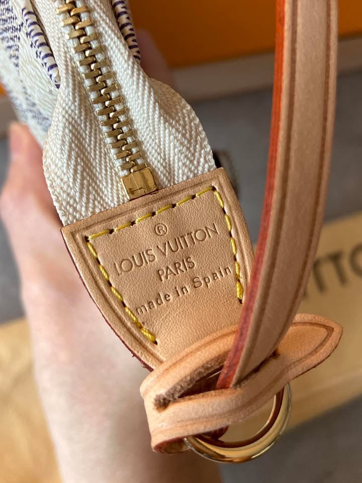LV Pochette Accesoires Azur