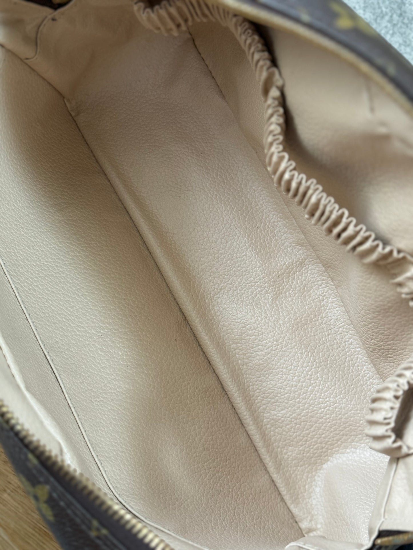 LV Trousse 28
