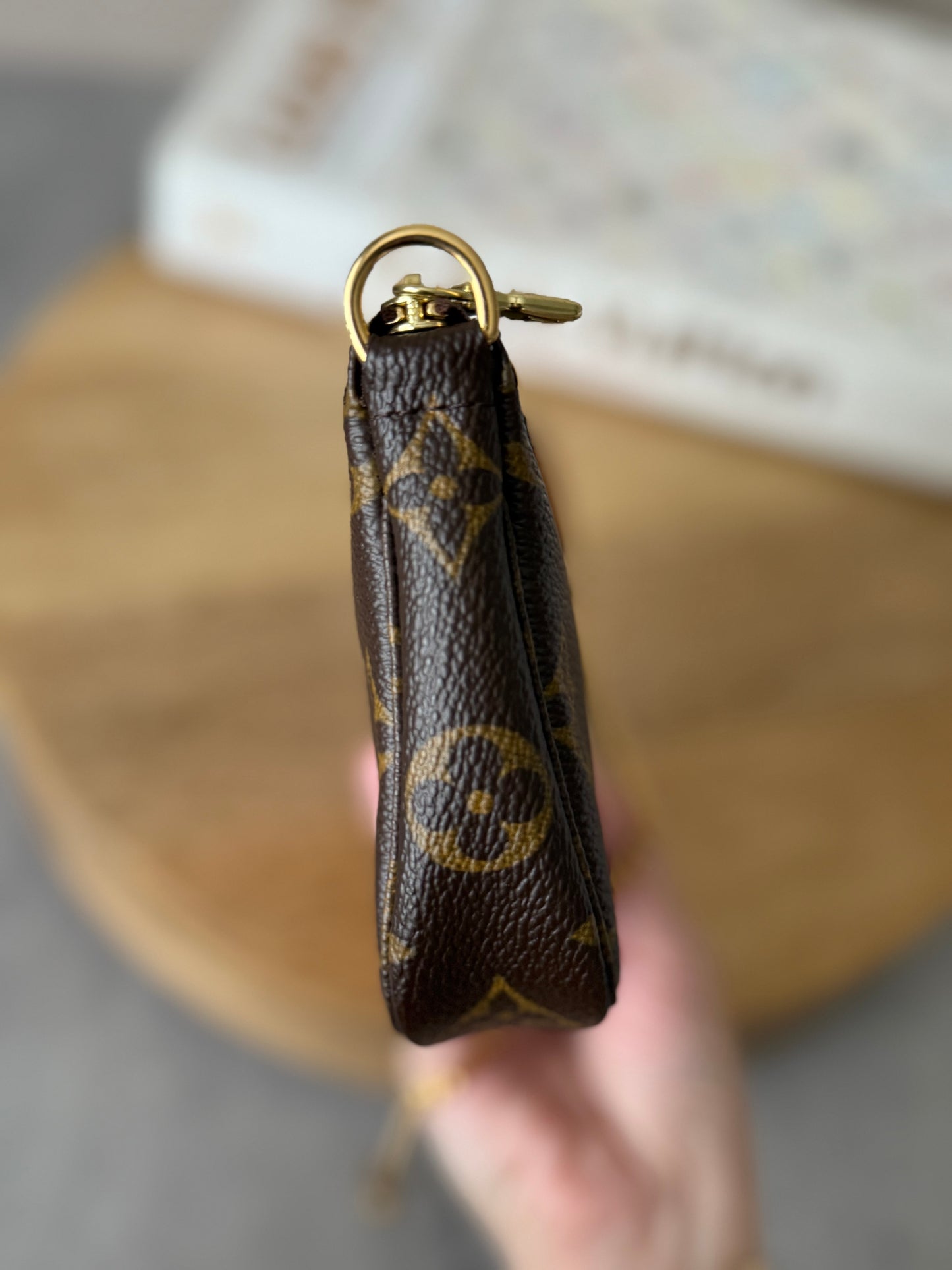 LV Bucket Pochette