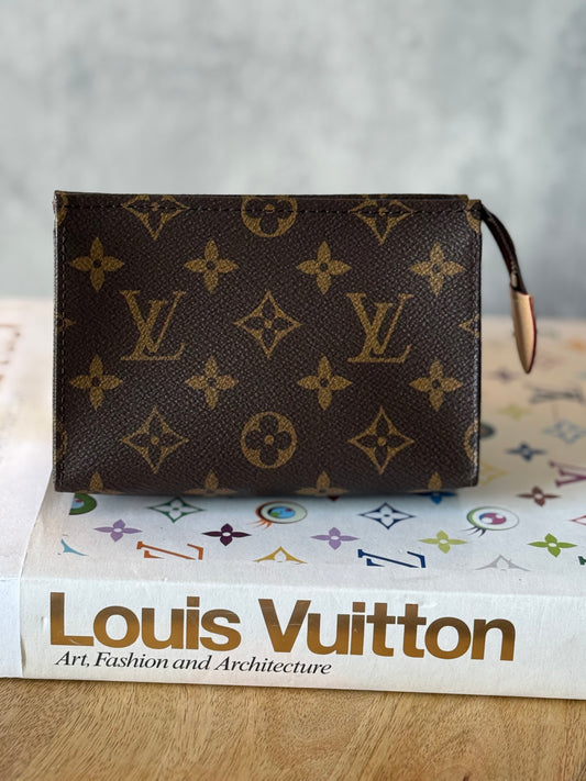 LV Toiletry 15