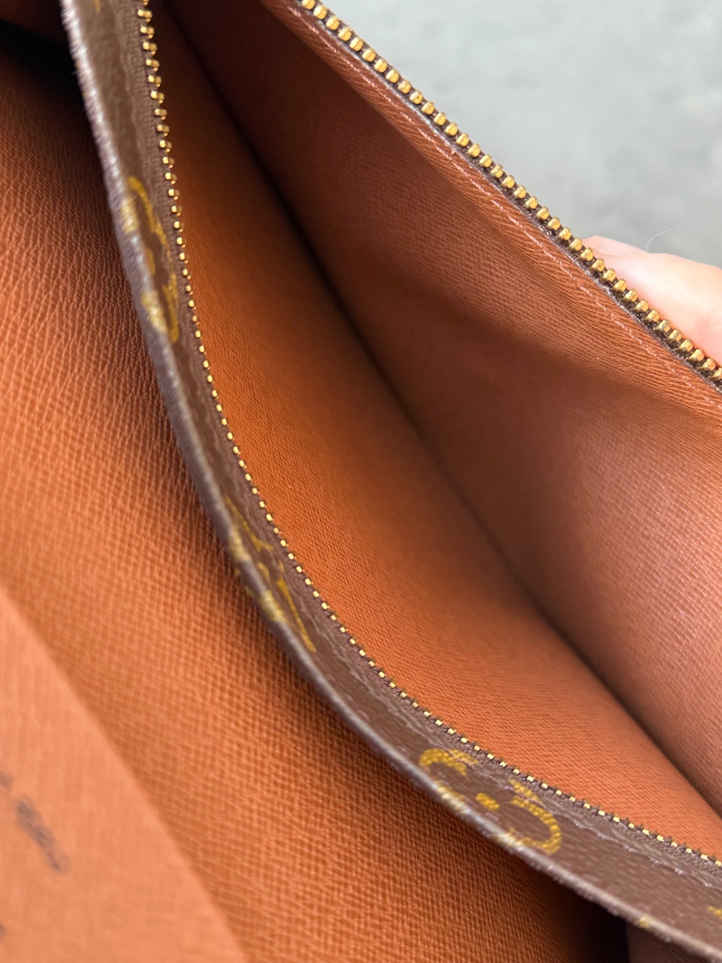 LV Rabat 23 Clutch