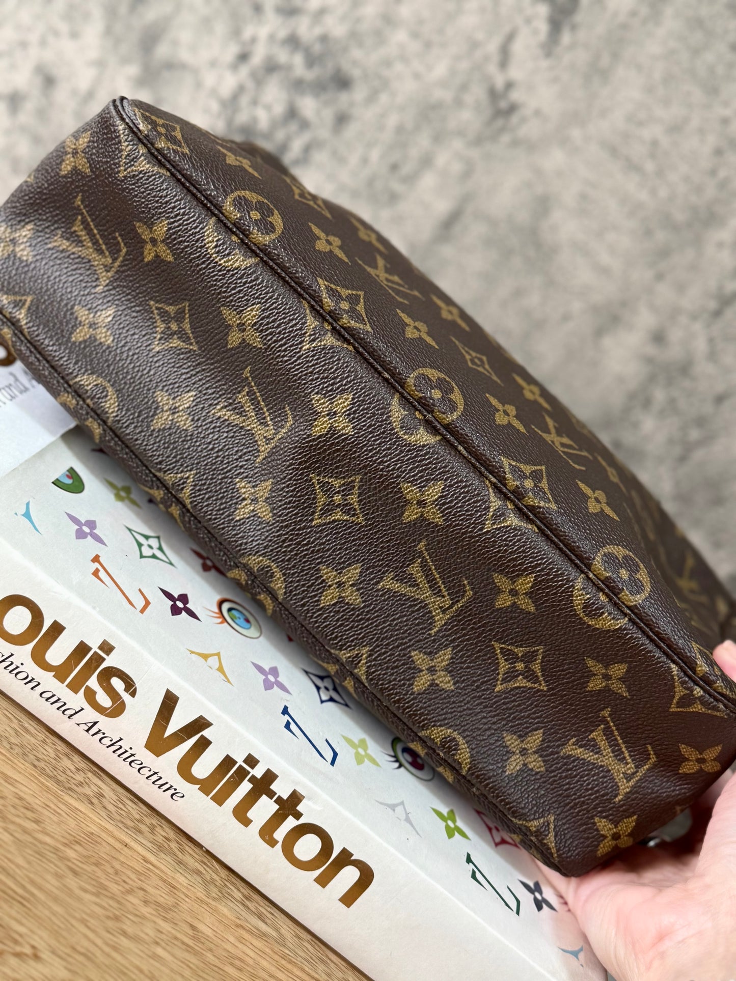 LV Trousse 28