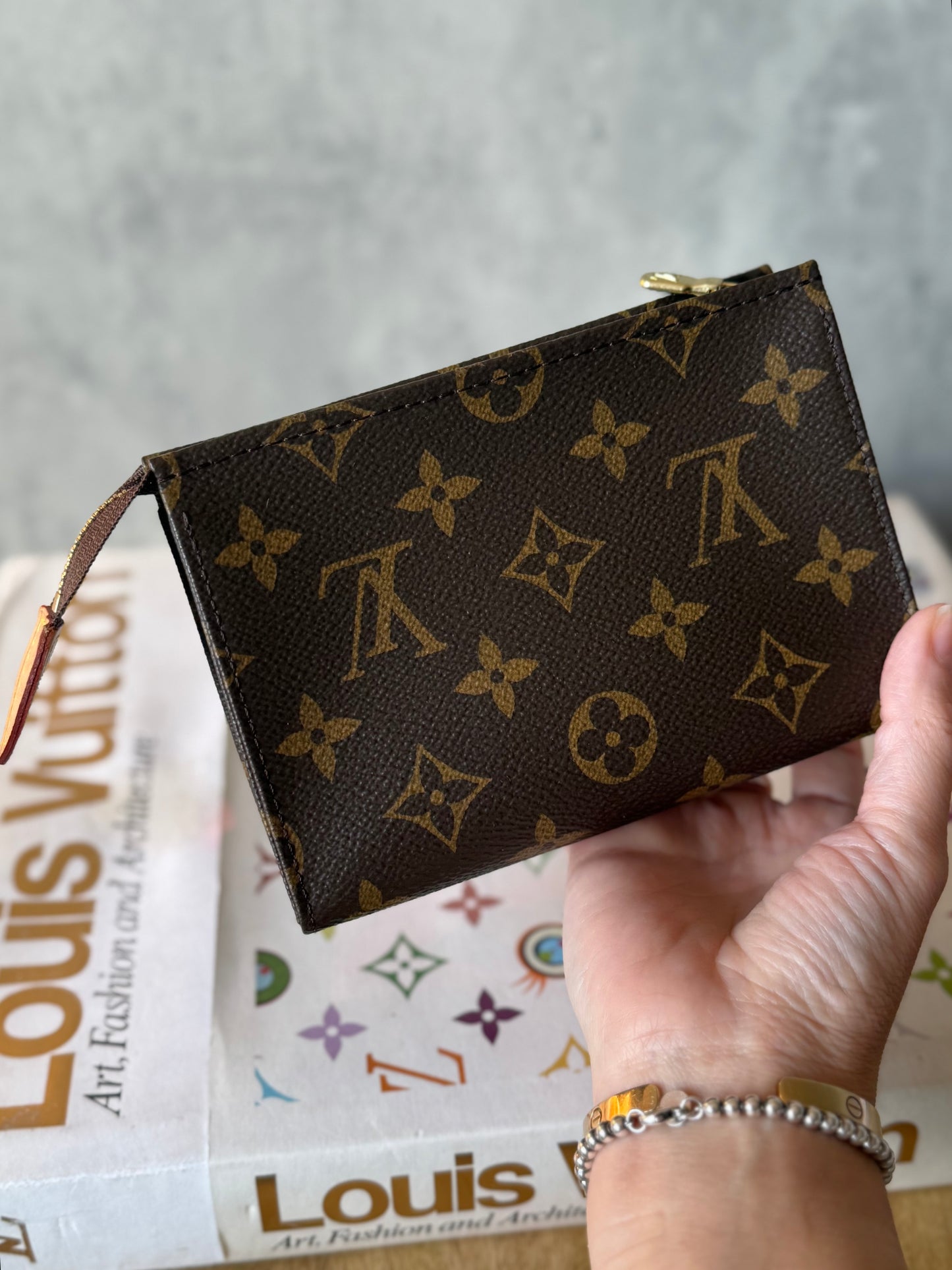 LV Toiletry 15