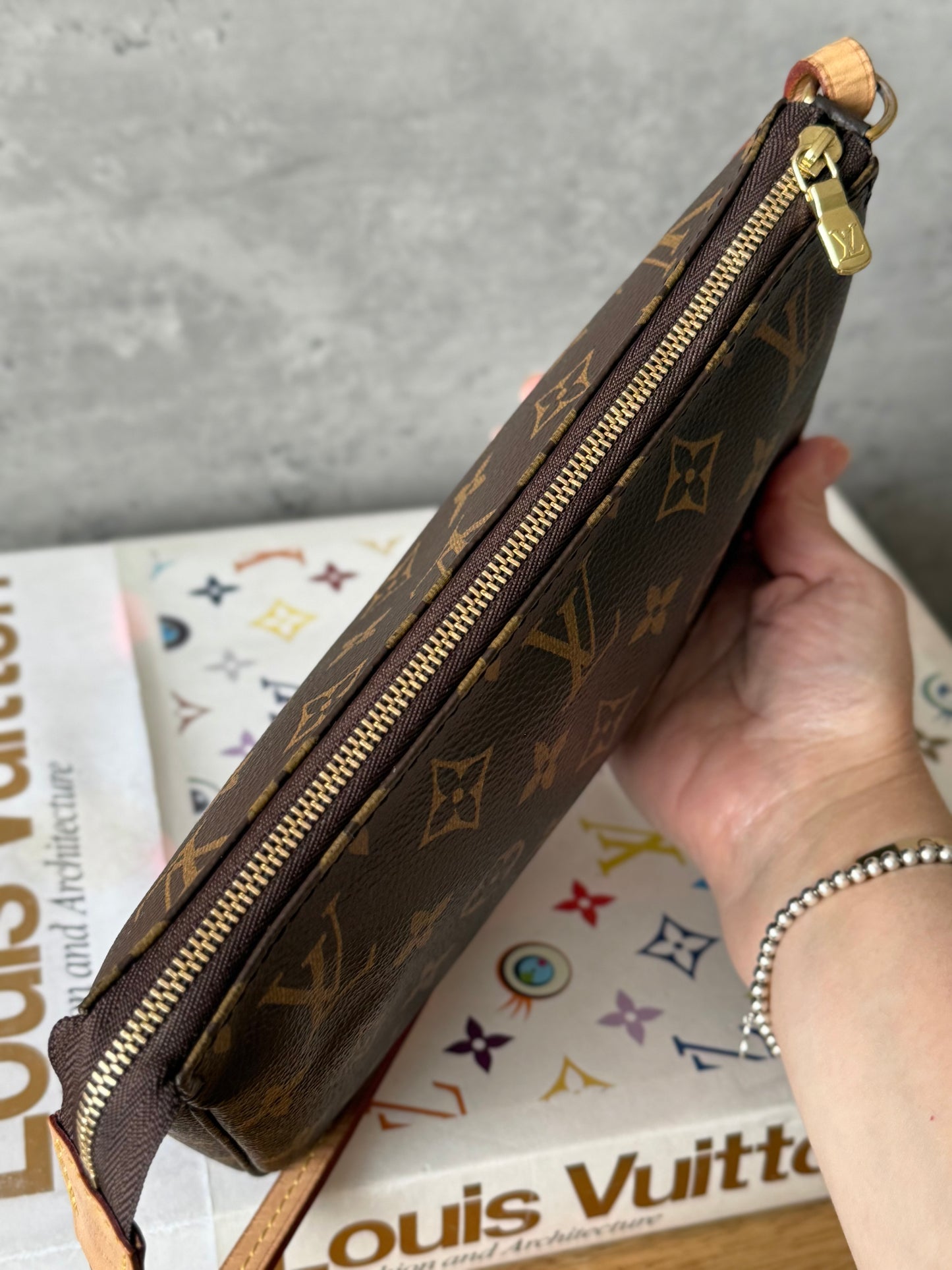 LV Pochette Accesoires NM