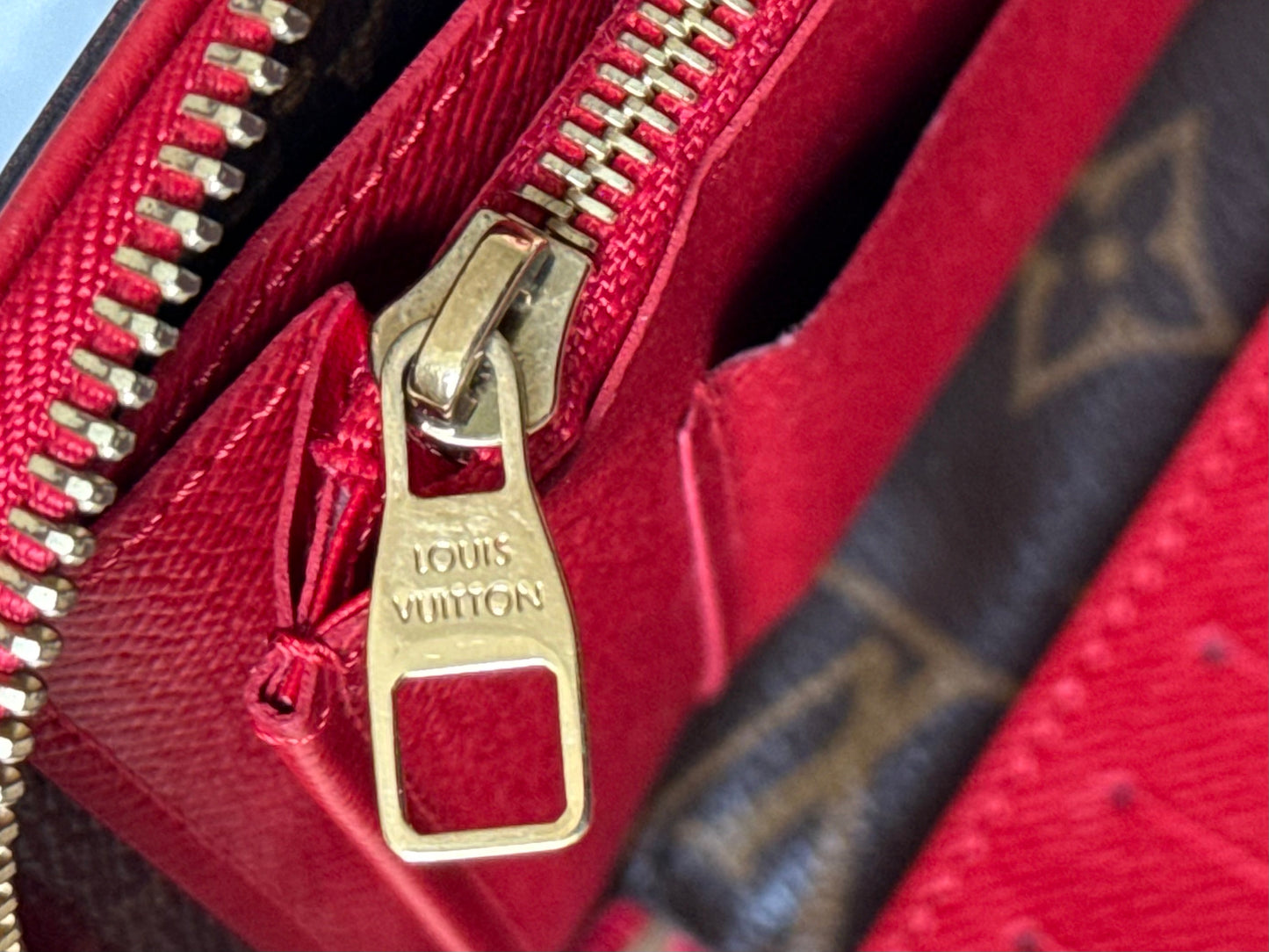 LV Daily Organizer Cerise wallet