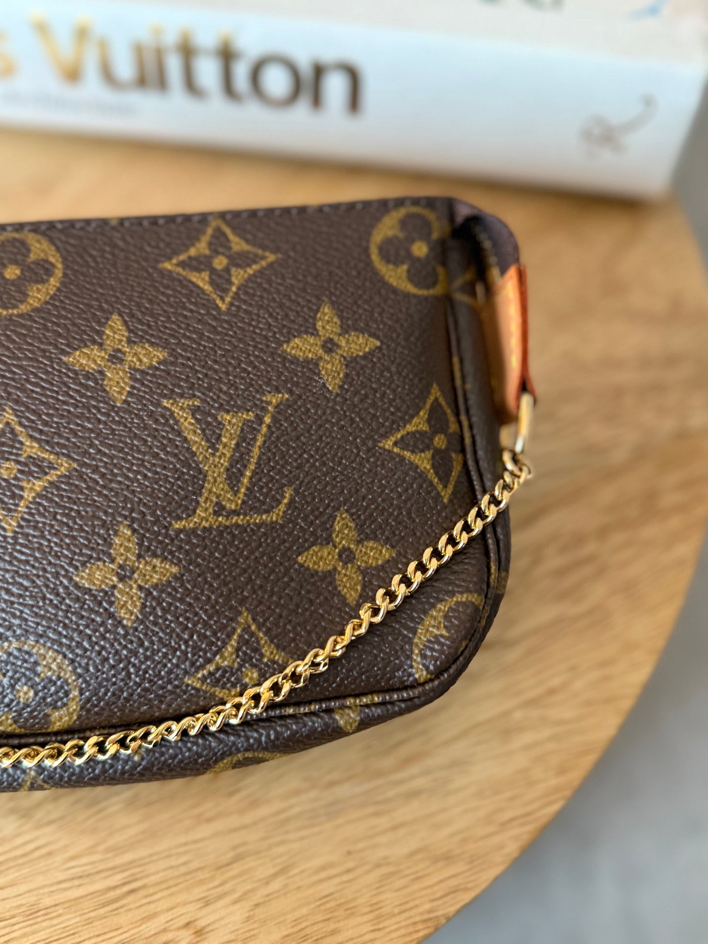 LV Bucket Pochette