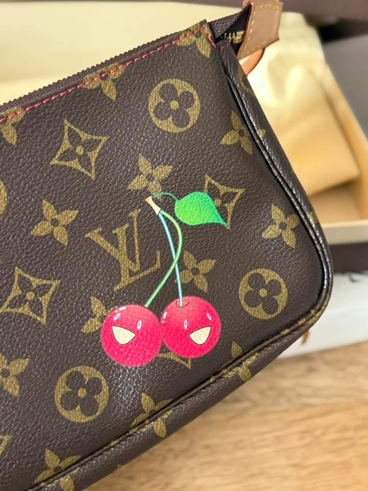 LV Pochette Accesoires Cerise