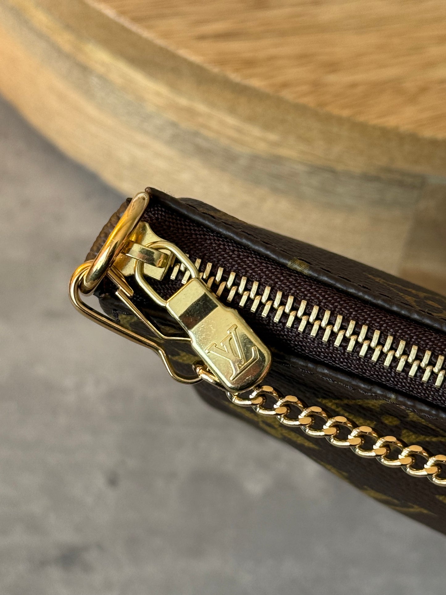 LV Bucket Pochette