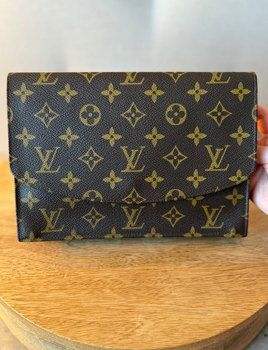 LV Rabat 23 Clutch