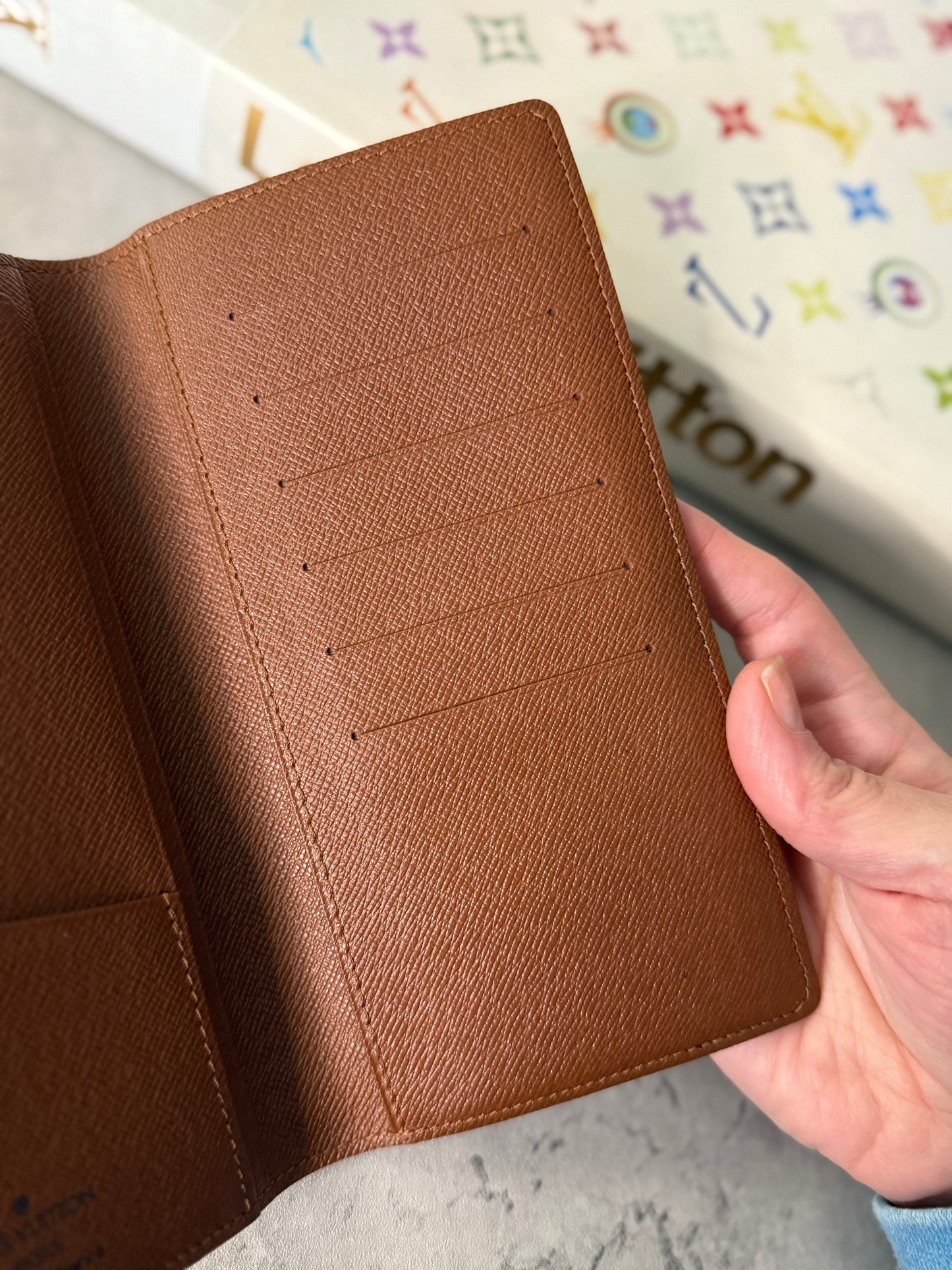 LV CHECKBOOK/WALLET