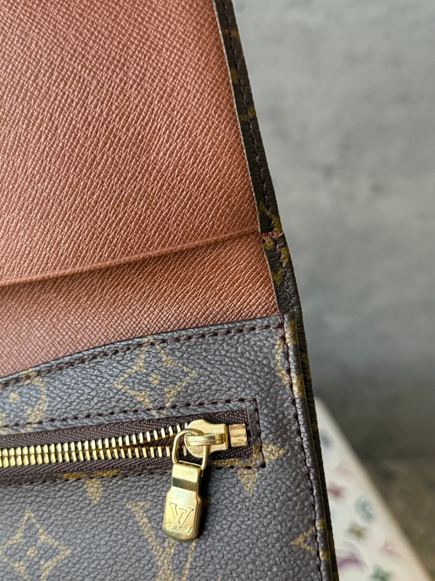 LV Rabat 23 Clutch