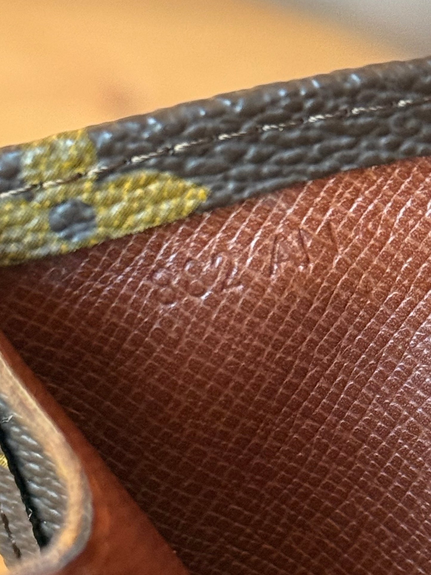 LV Rabat 23 Clutch
