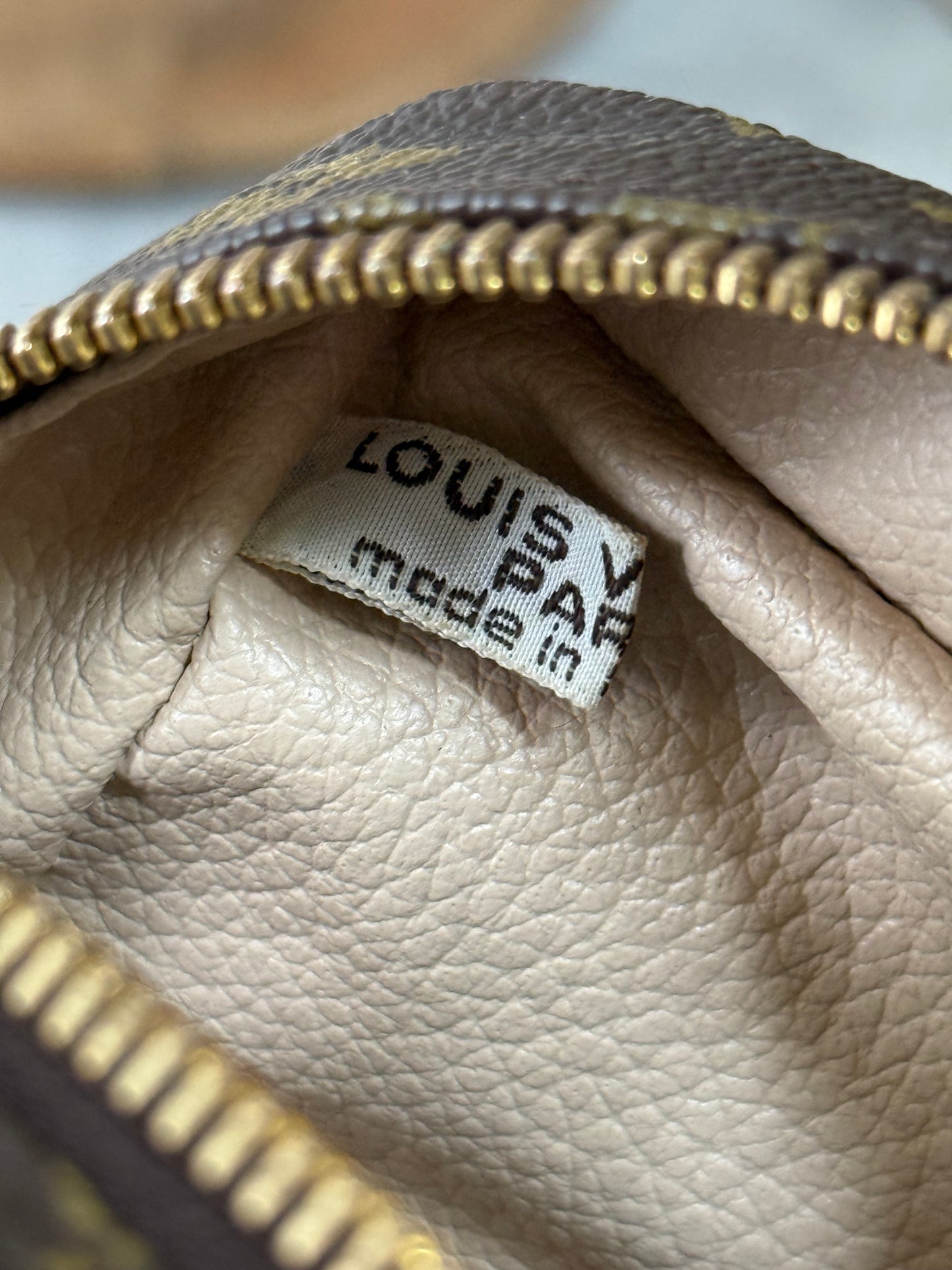 LV Trousse 28