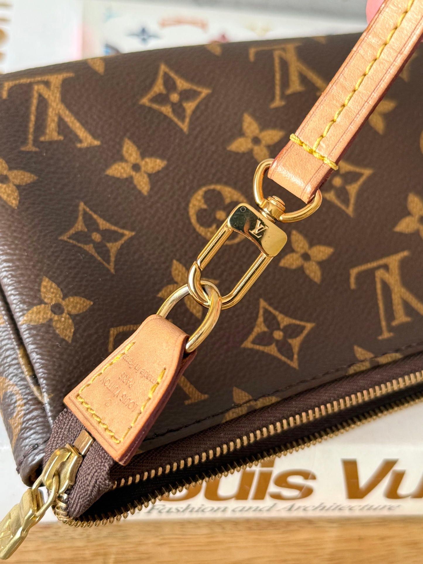 LV Pochette Accesoires NM