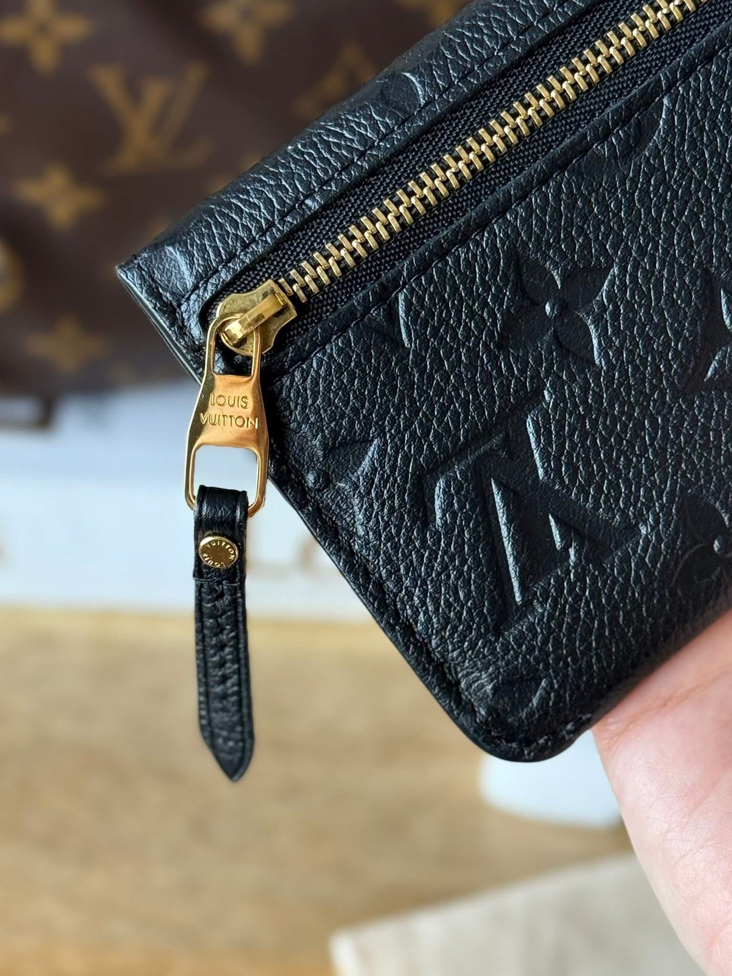 LV Key Pouch Empreinte in Noir