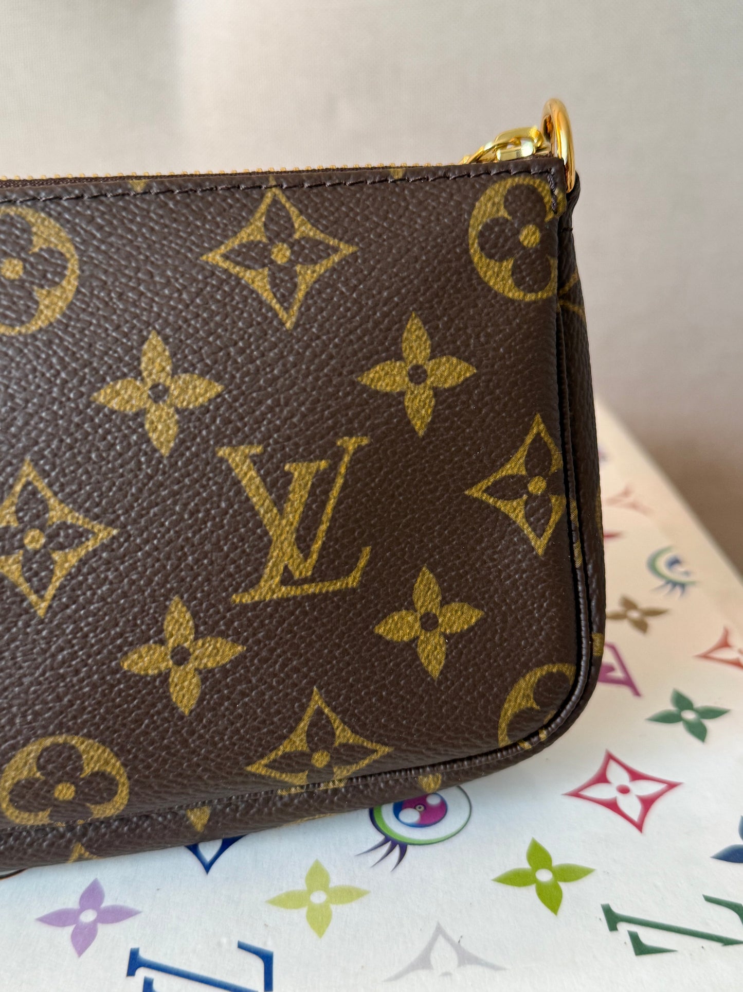 LV Bucket Pochette