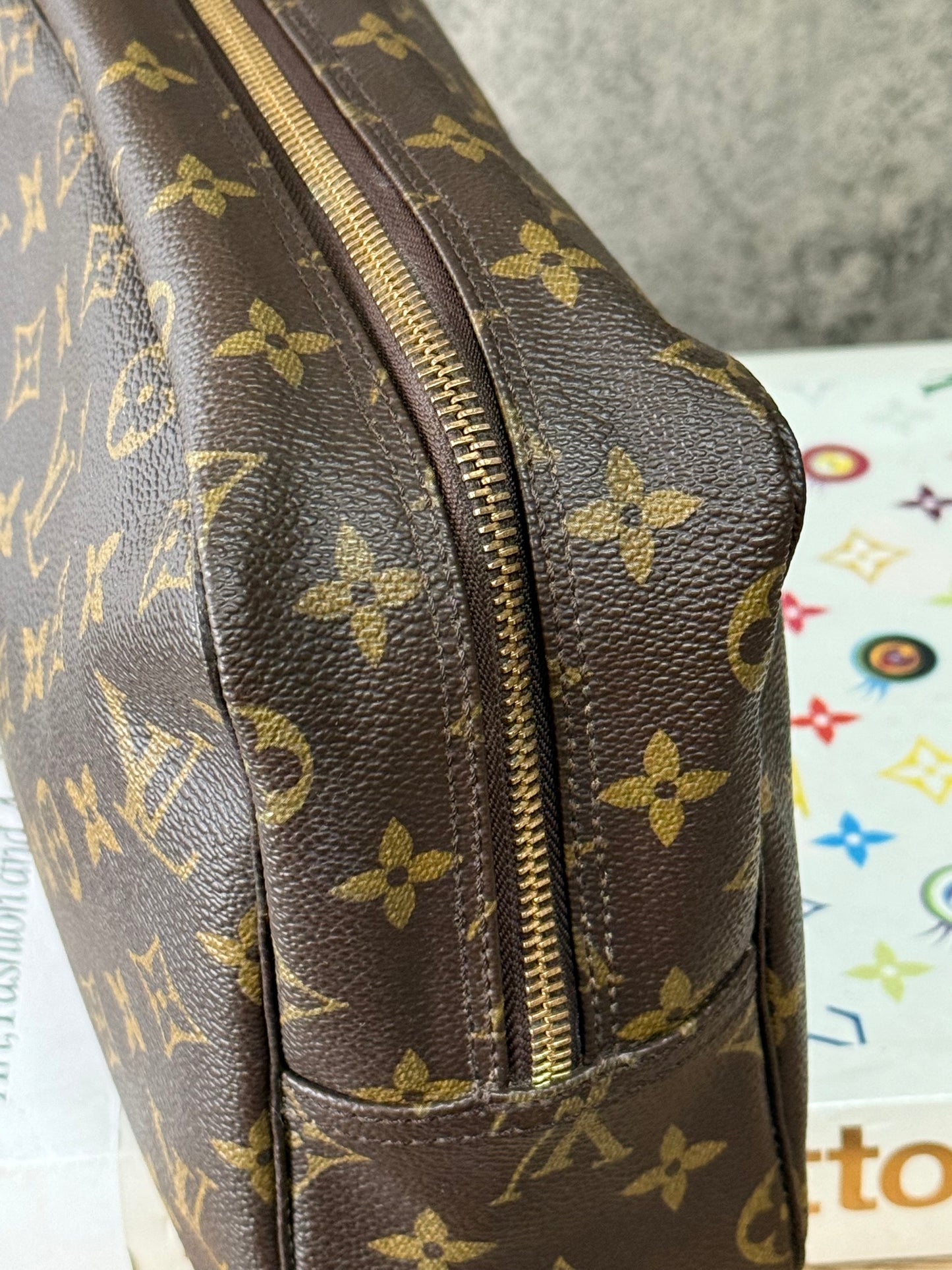 LV Trousse 28