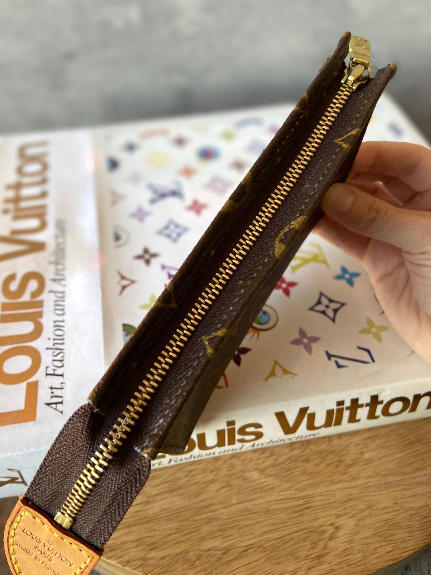 LV Toiletry 15
