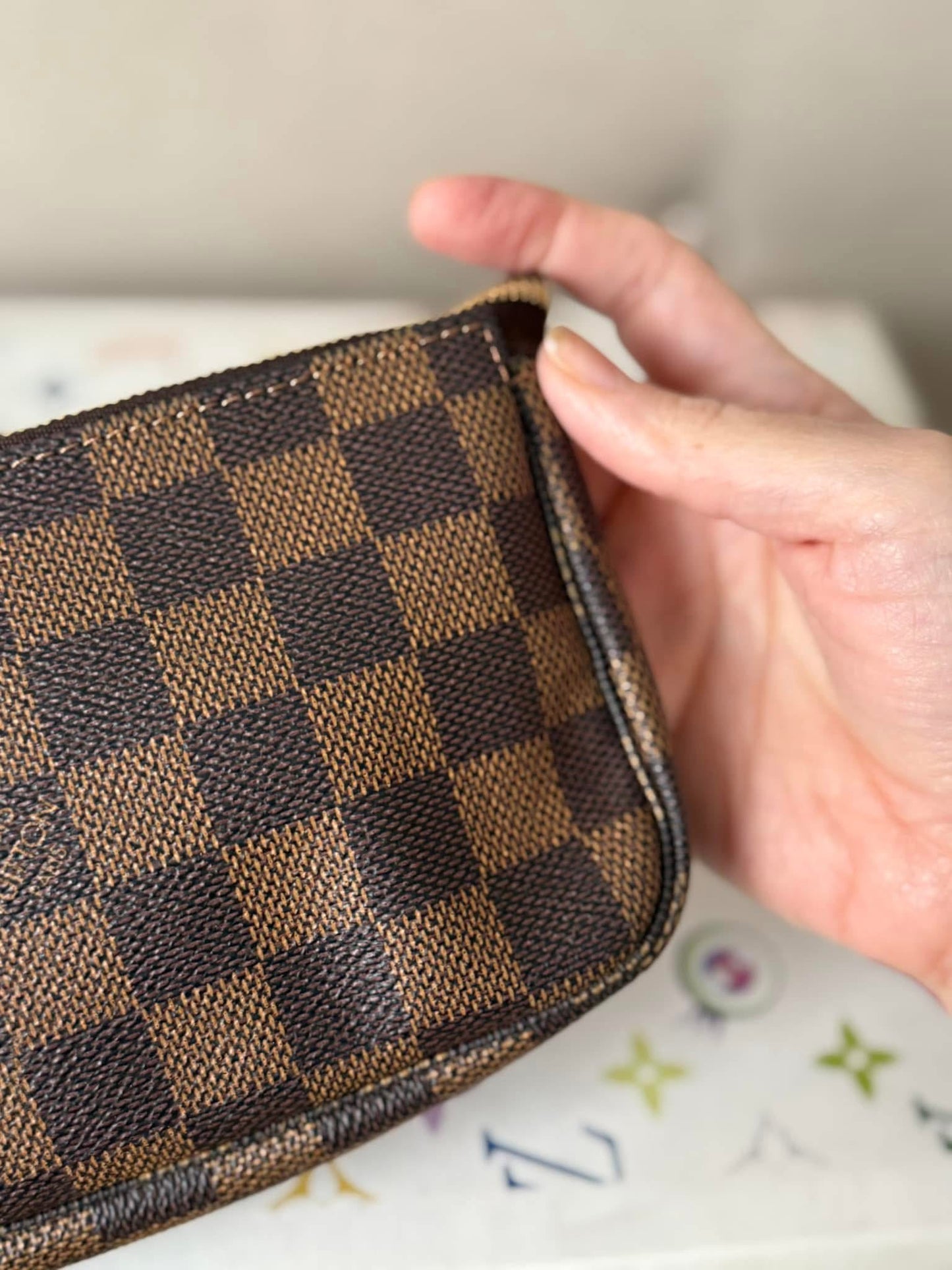 LV DE Bucket Pochette
