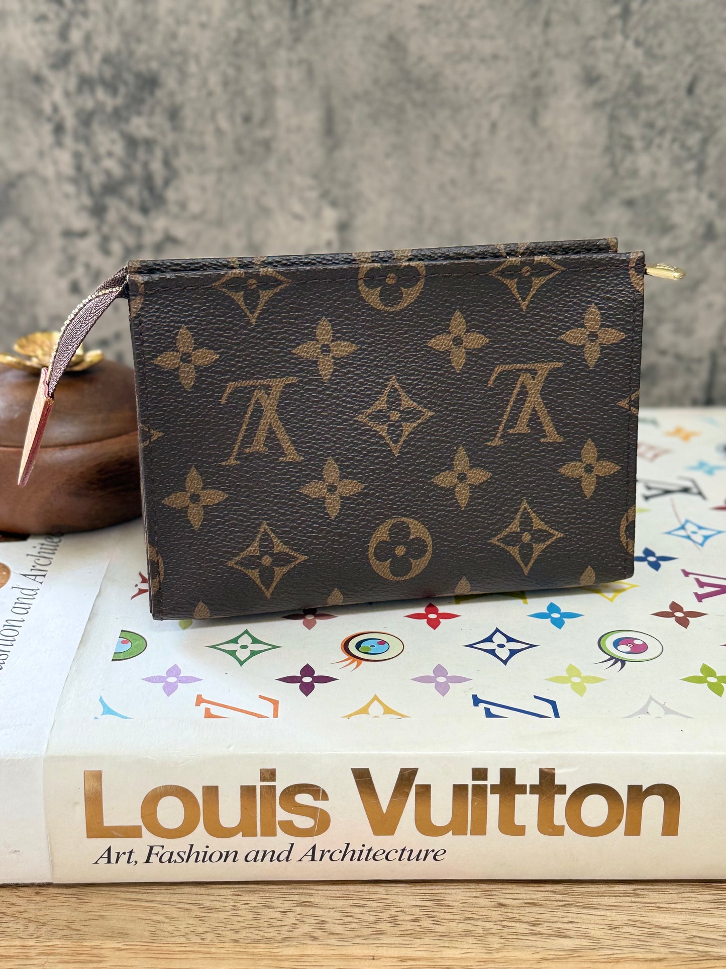 LV Toiletry 15