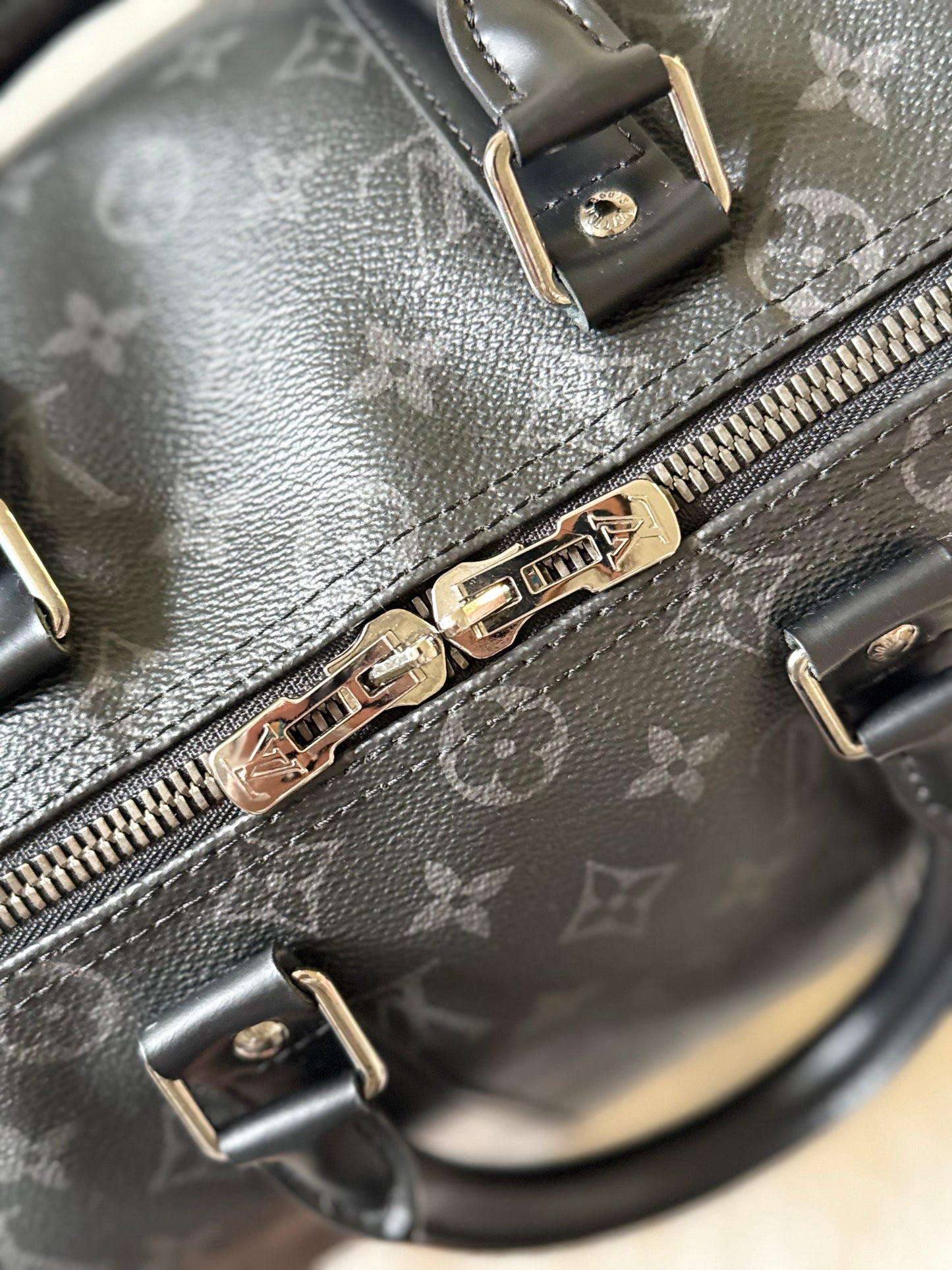 LV Keepall Bandouliere 45 Eclipse