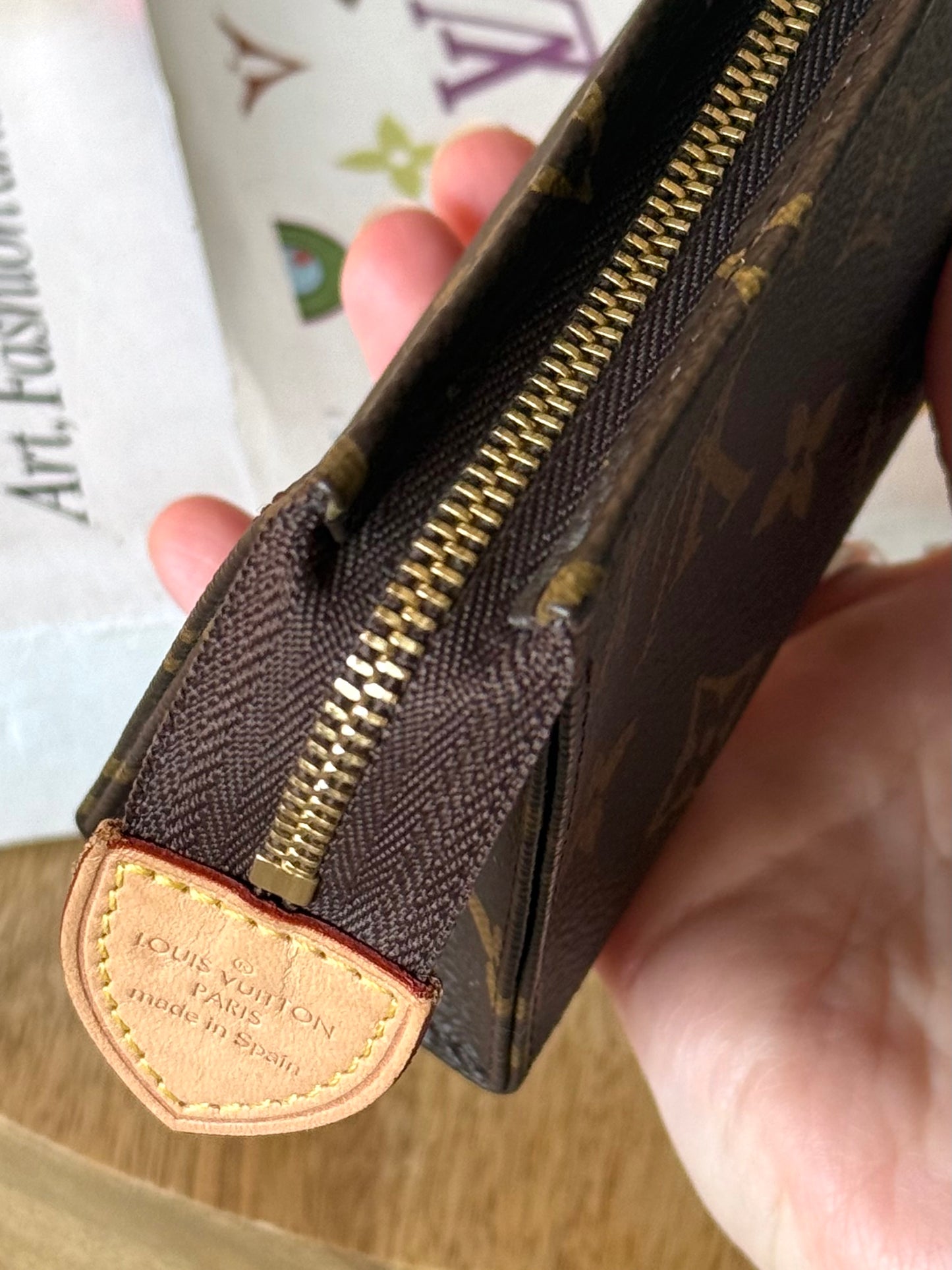 LV Toiletry 15