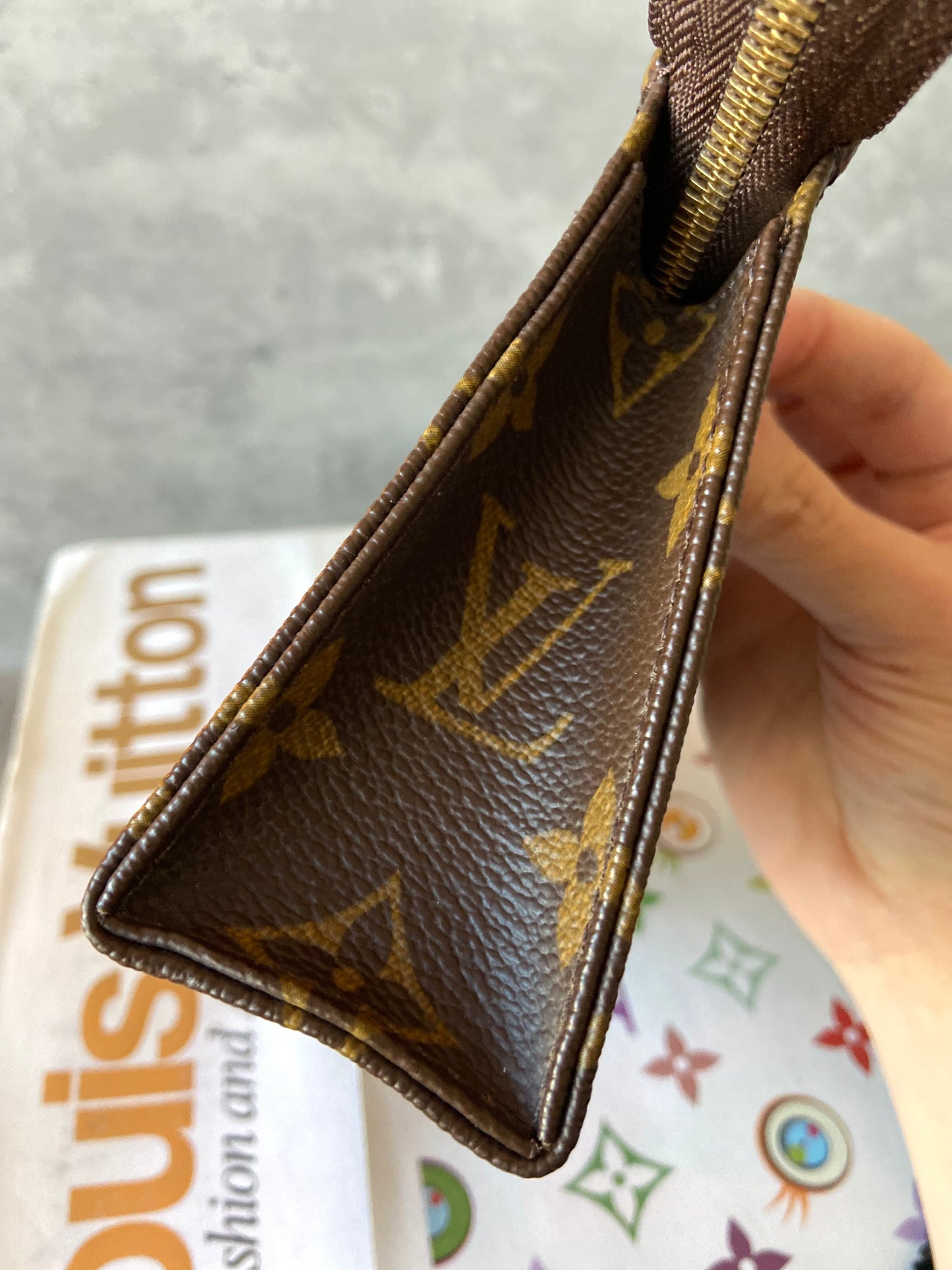 LV Toiletry 15