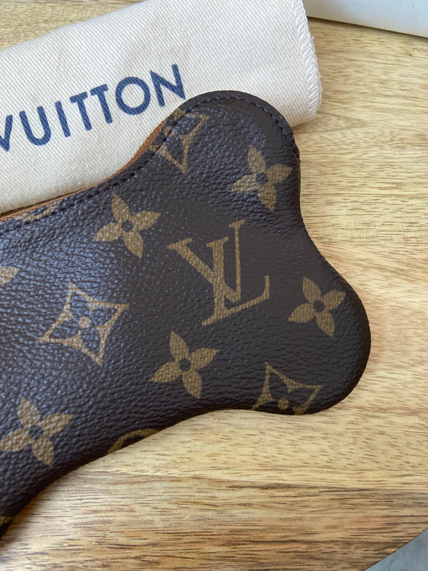 LV Bone Key Pouch