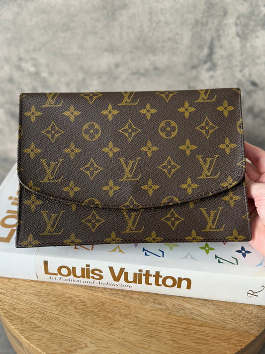 LV Rabat 23 Clutch
