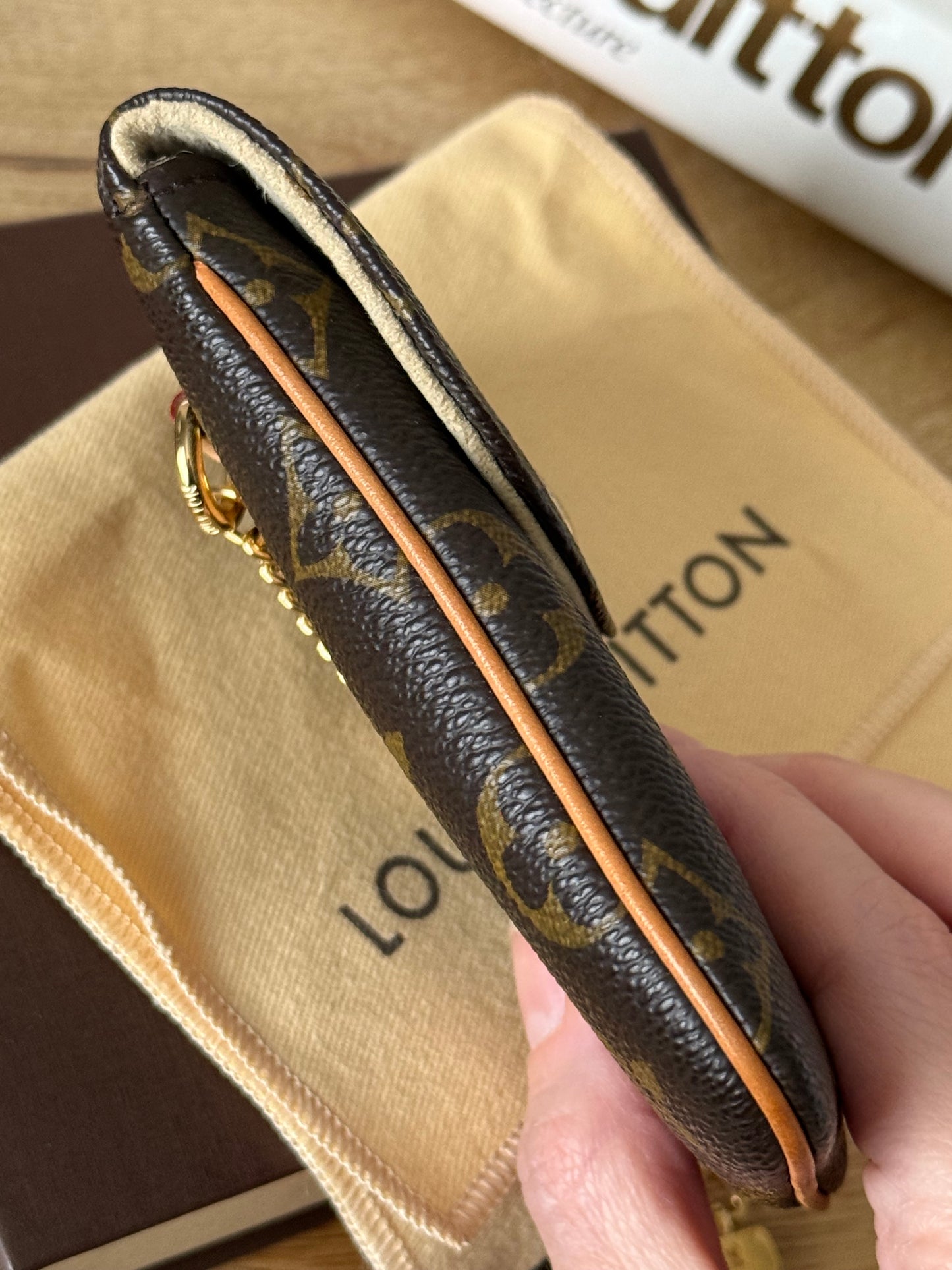 LV Etui MM Phone Case