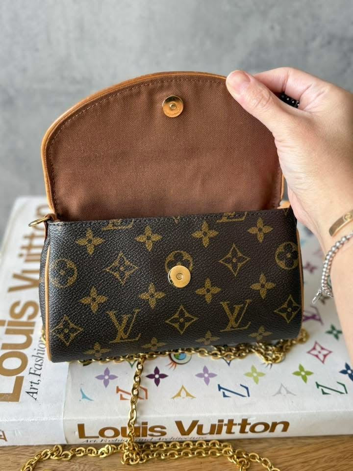 LV Friendly Pochette