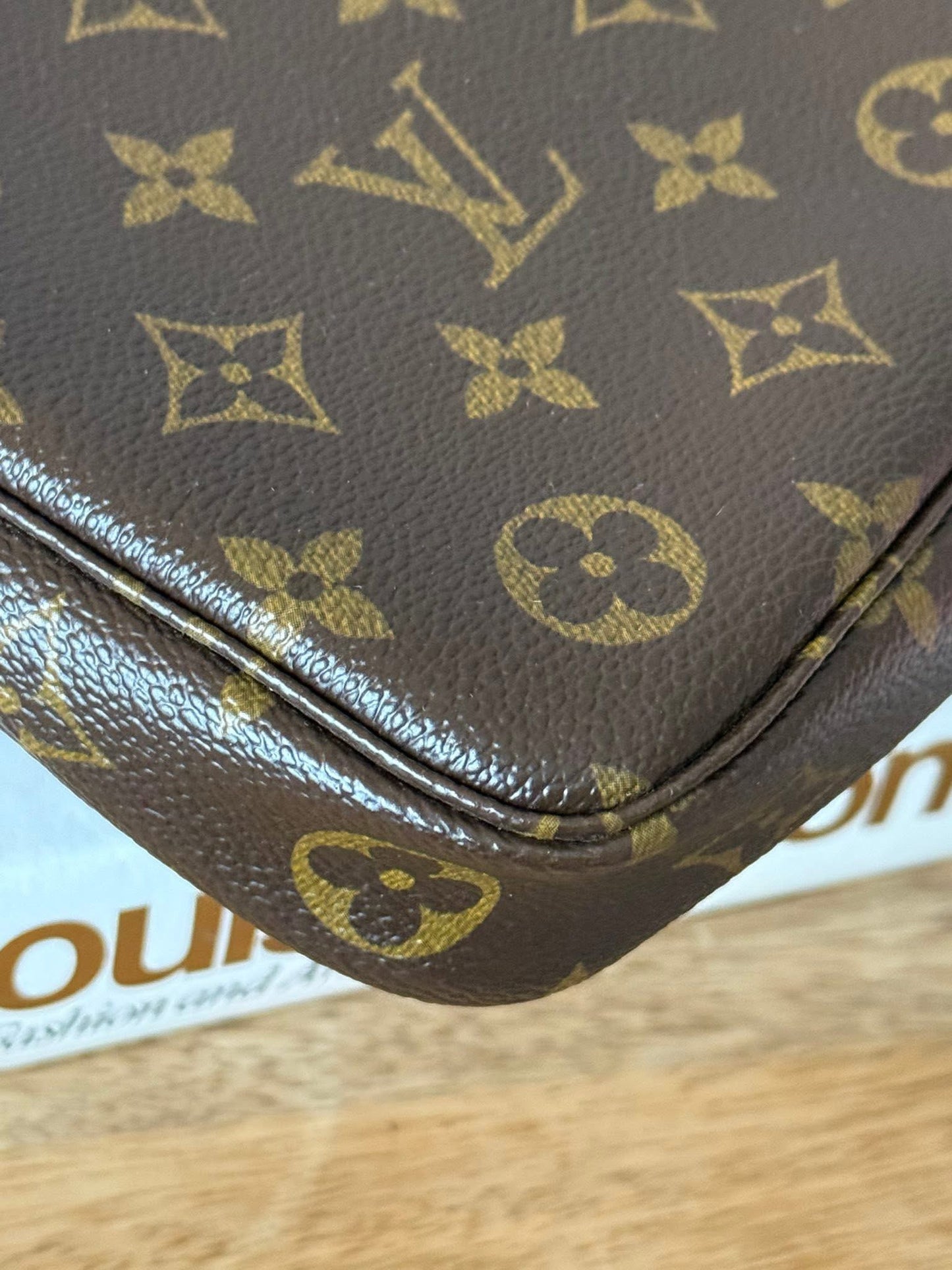 LV Pochette Accesoires Cerise