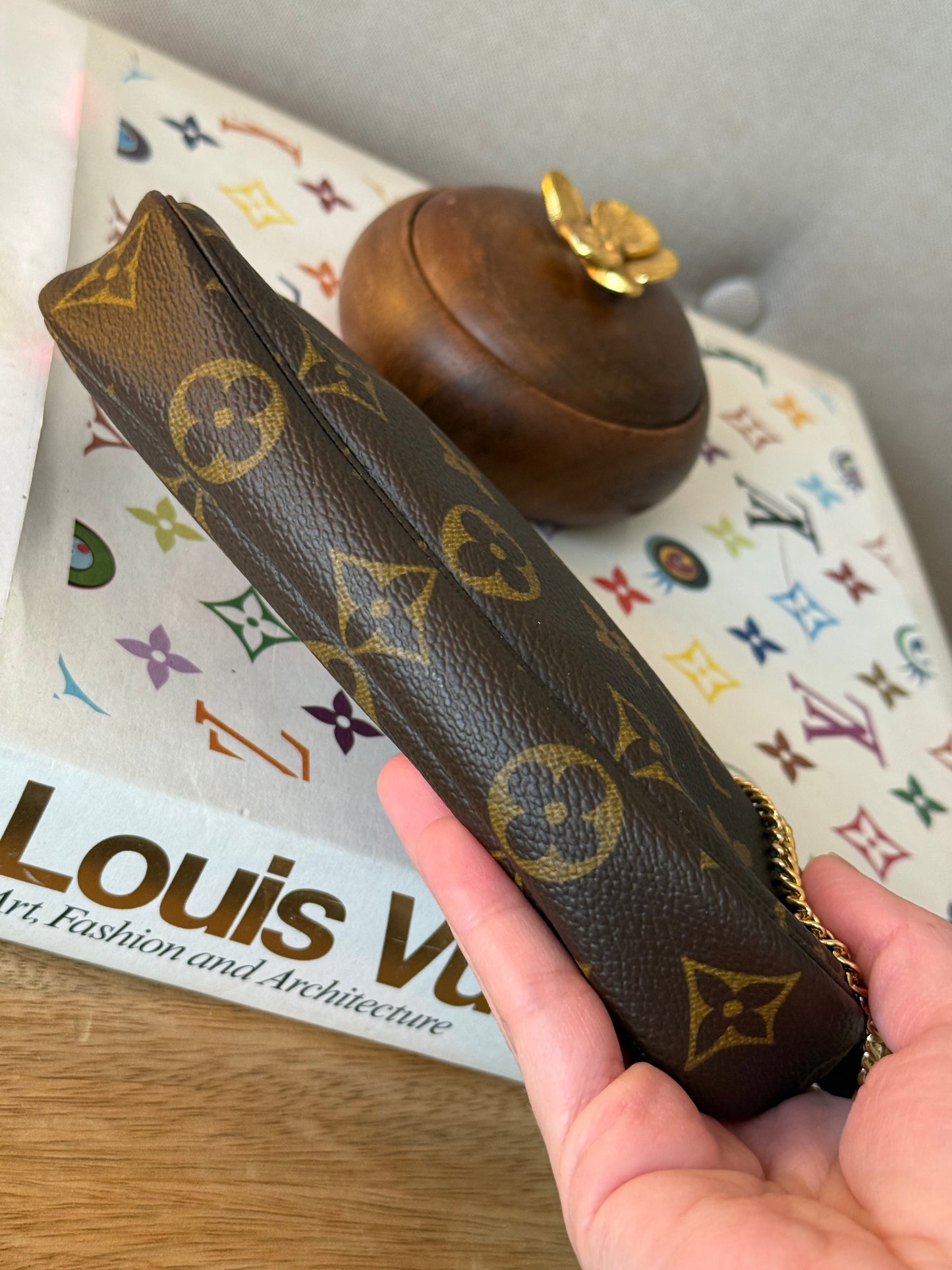 LV Bucket Pochette
