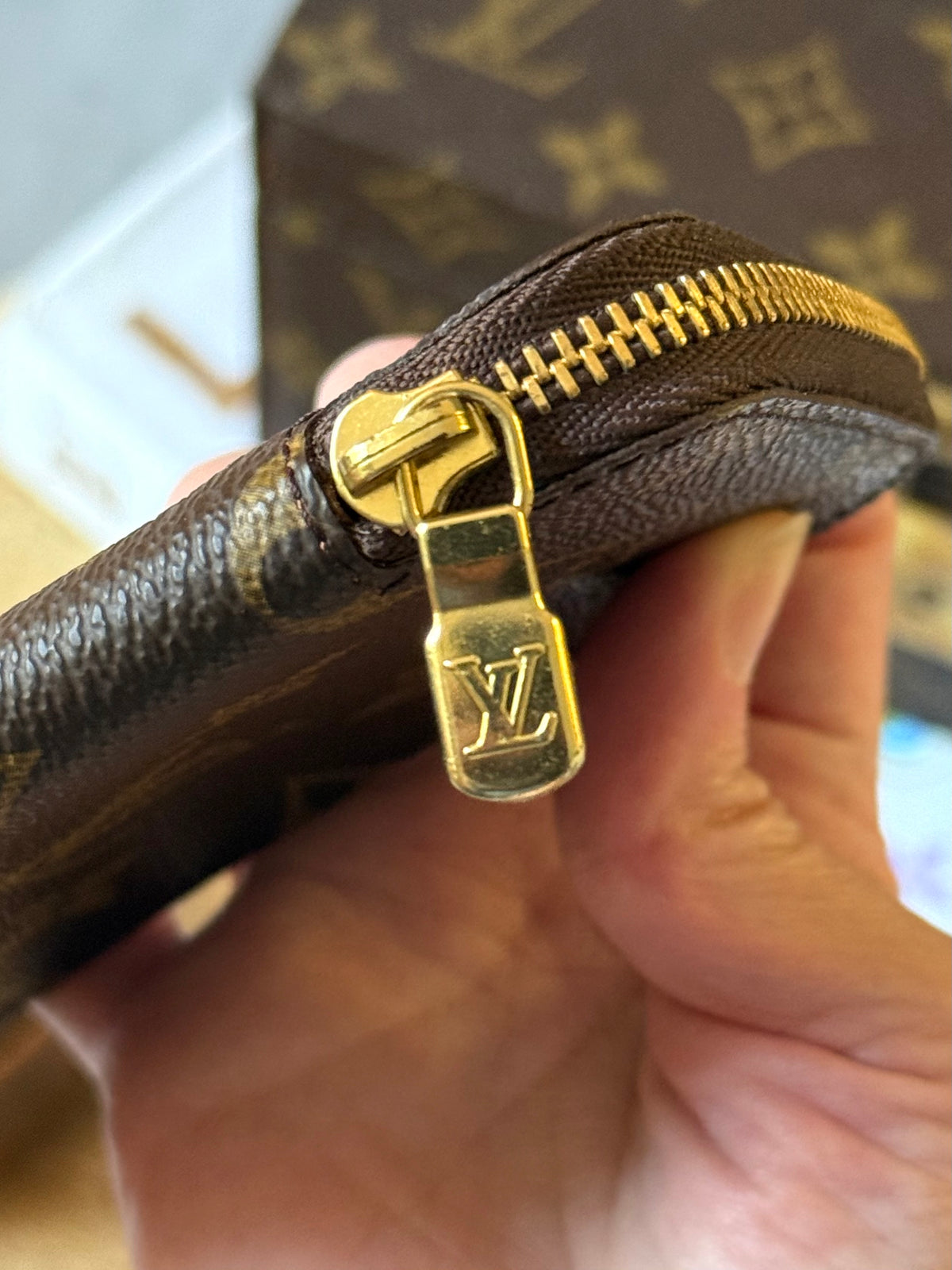 LV Zip around 6 Key Pouch