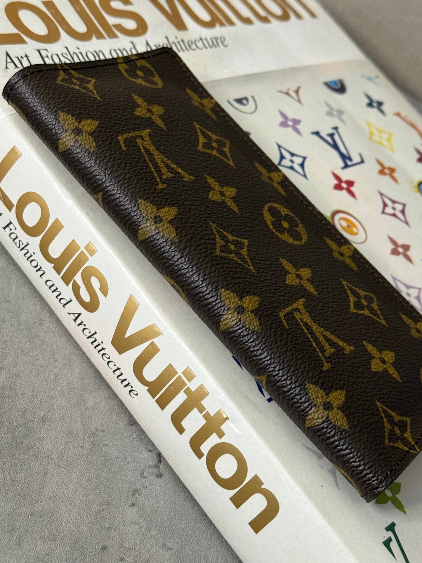 LV CHECKBOOK/WALLET