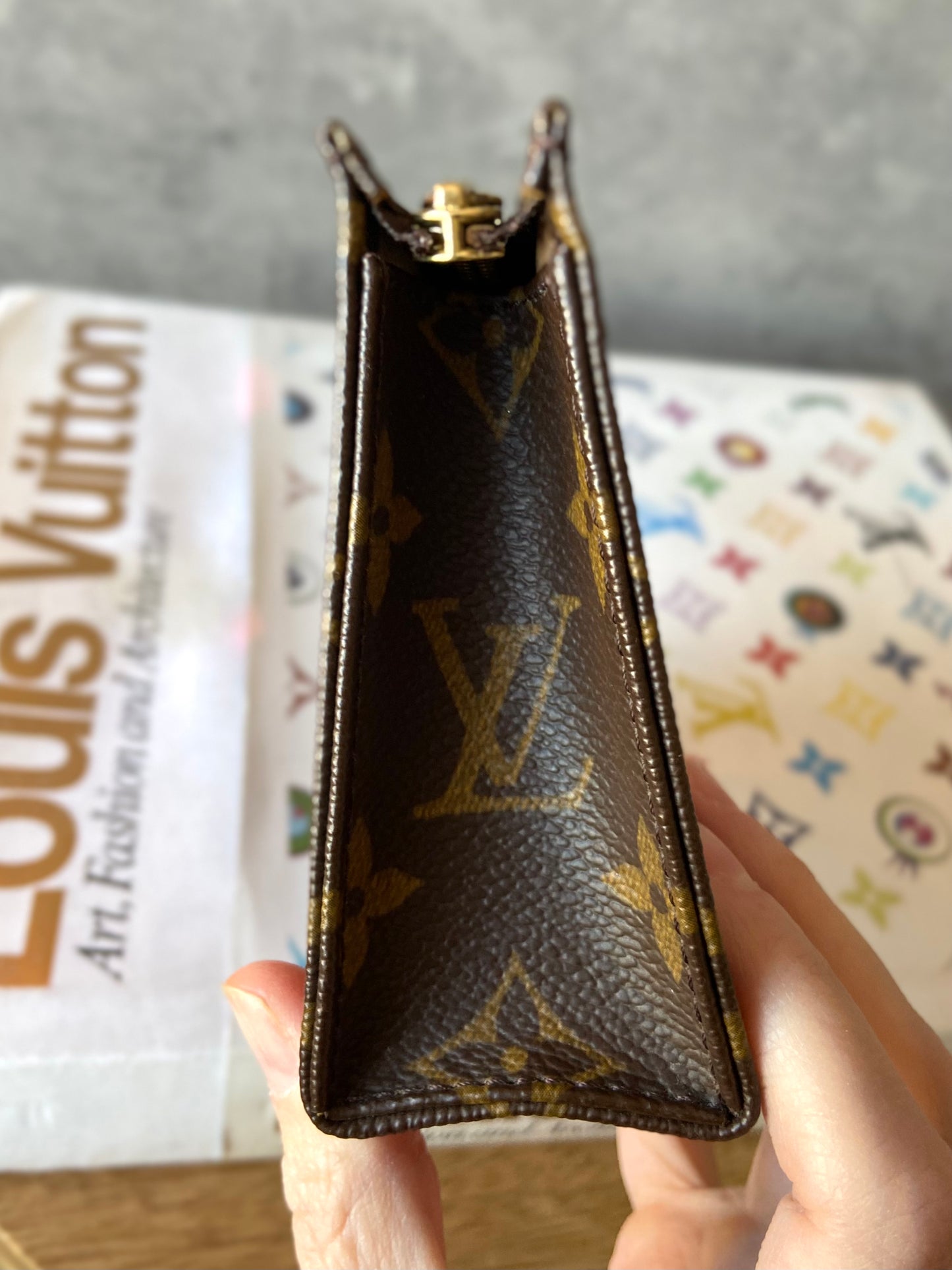 LV Toiletry 15