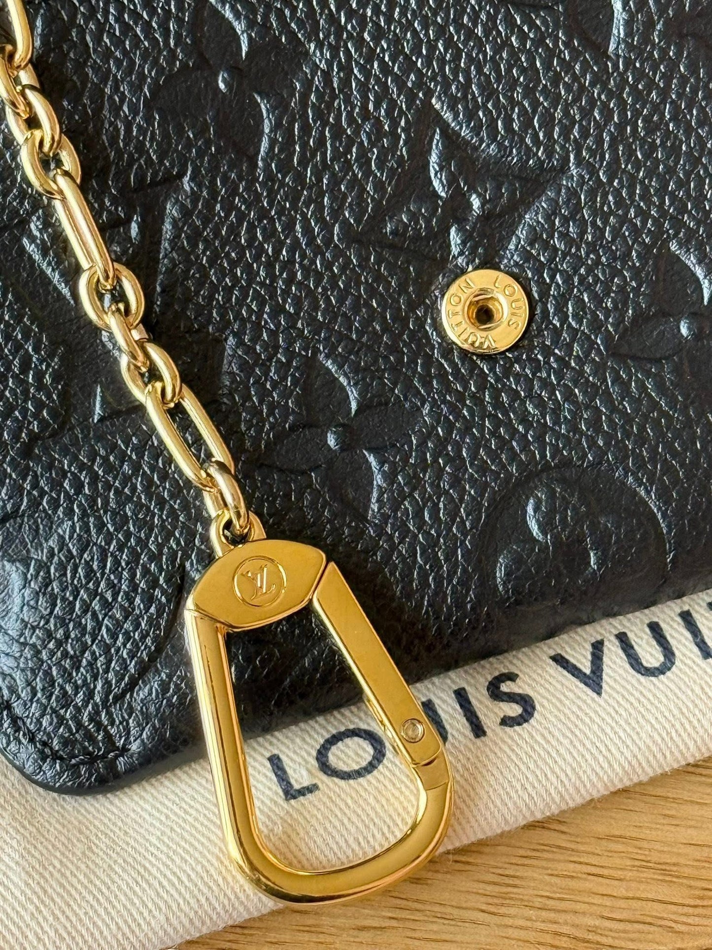 LV Key Pouch Empreinte in Noir