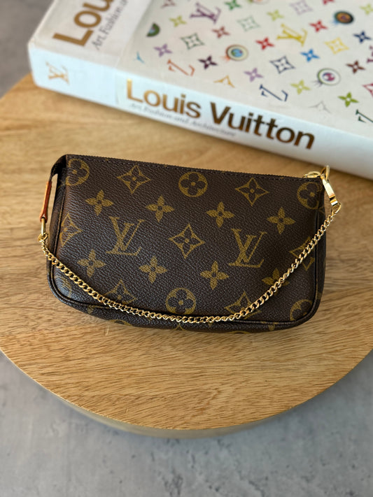 LV Bucket Pochette